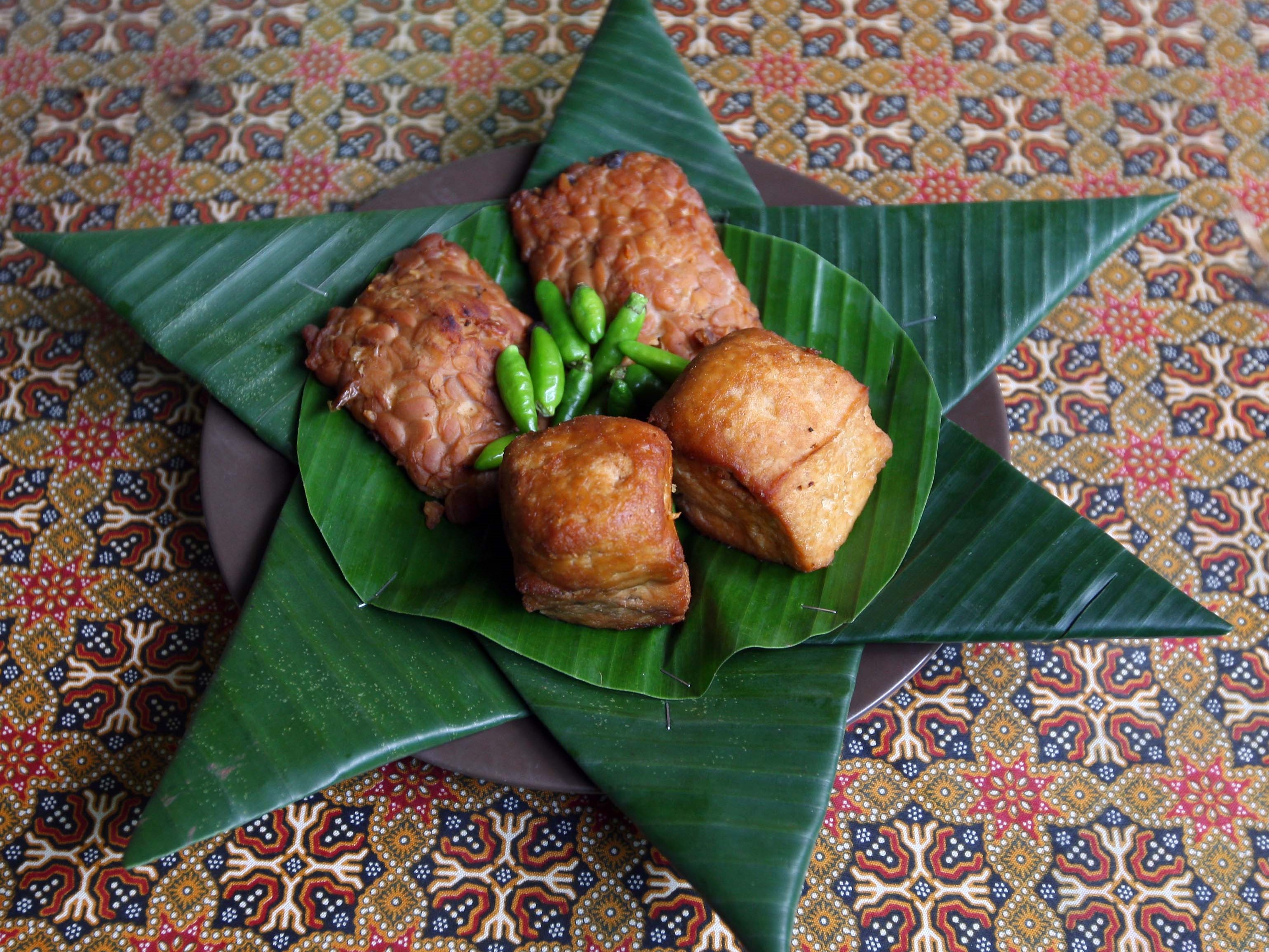 Menu makanan Tahu dan Tempe bacem yang disajikan di rumah makan Gudeg Pejompongan di kawasan Benhil, Jakarta.