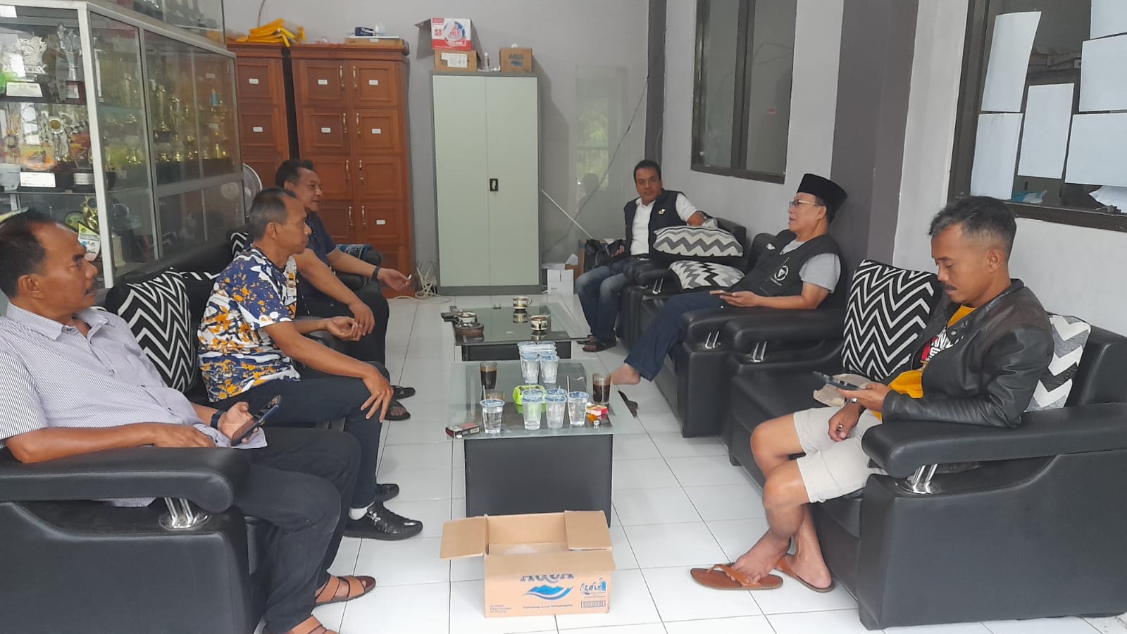 Sejumlah tokoh mendatangi kantor Partai NasDem Kabupaten Tasikmalaya, Jawa Barat