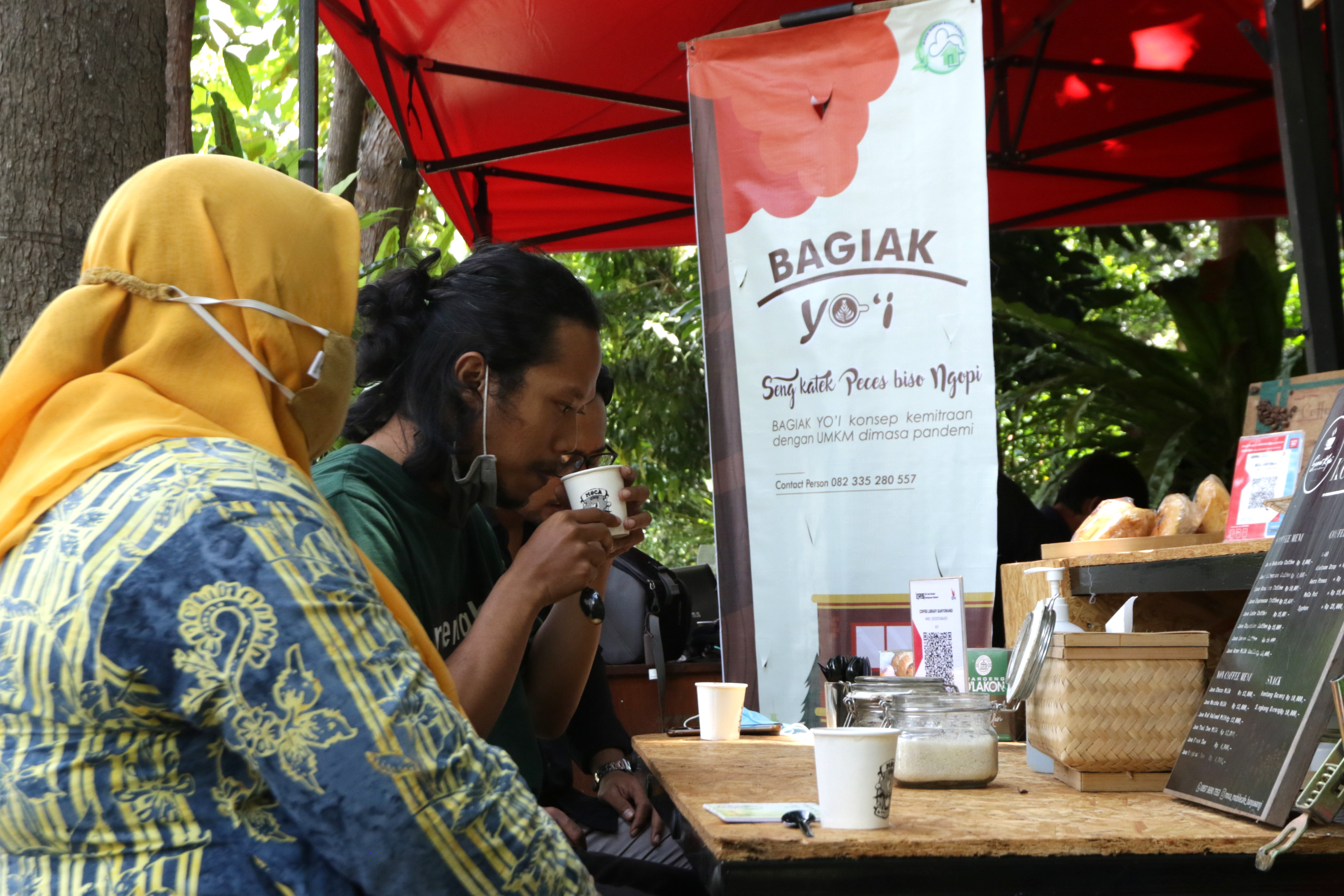 Ilustrasi: warga Minum kopi