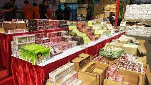 Barang bukti kosmetik berbahaya dan tanpa memiliki izin edar alias ilegal.