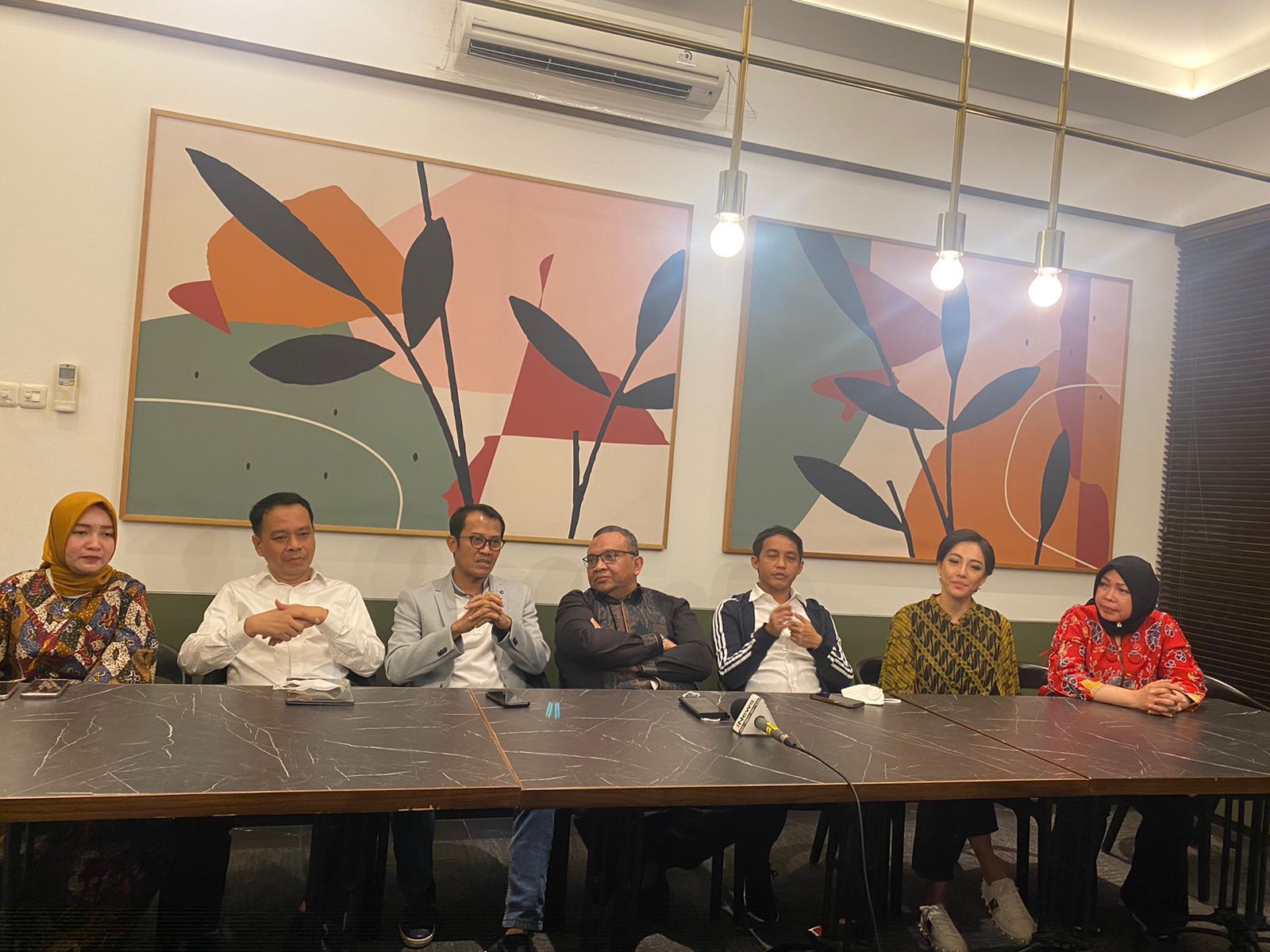 Sejumlah pimpinan parpol mengadakan pertemuan malam ini di Jakarta.