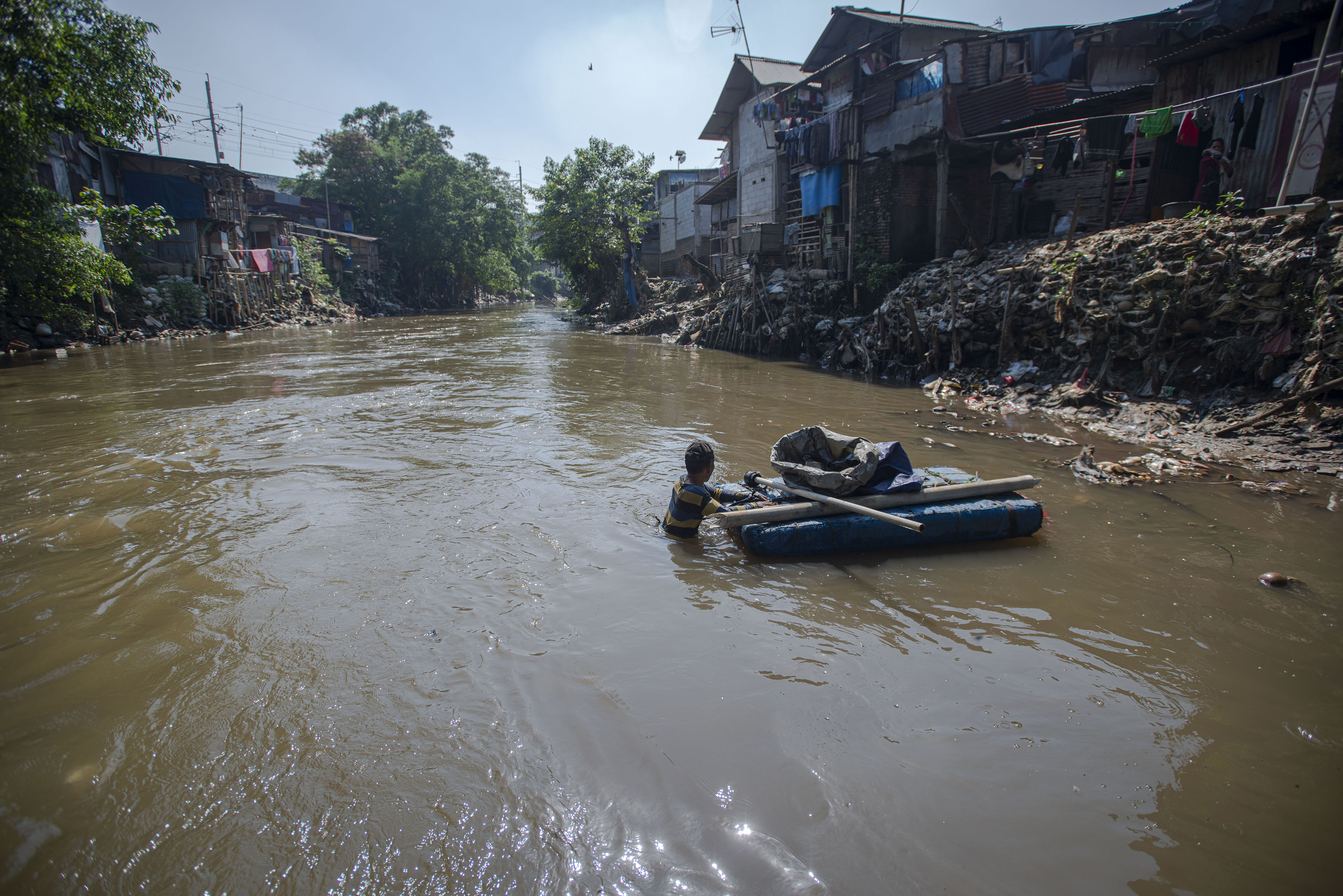 Ilustrasi aliran Sungai Ciliwung di wilayah Kampung Melayu, Jakarta Timur.