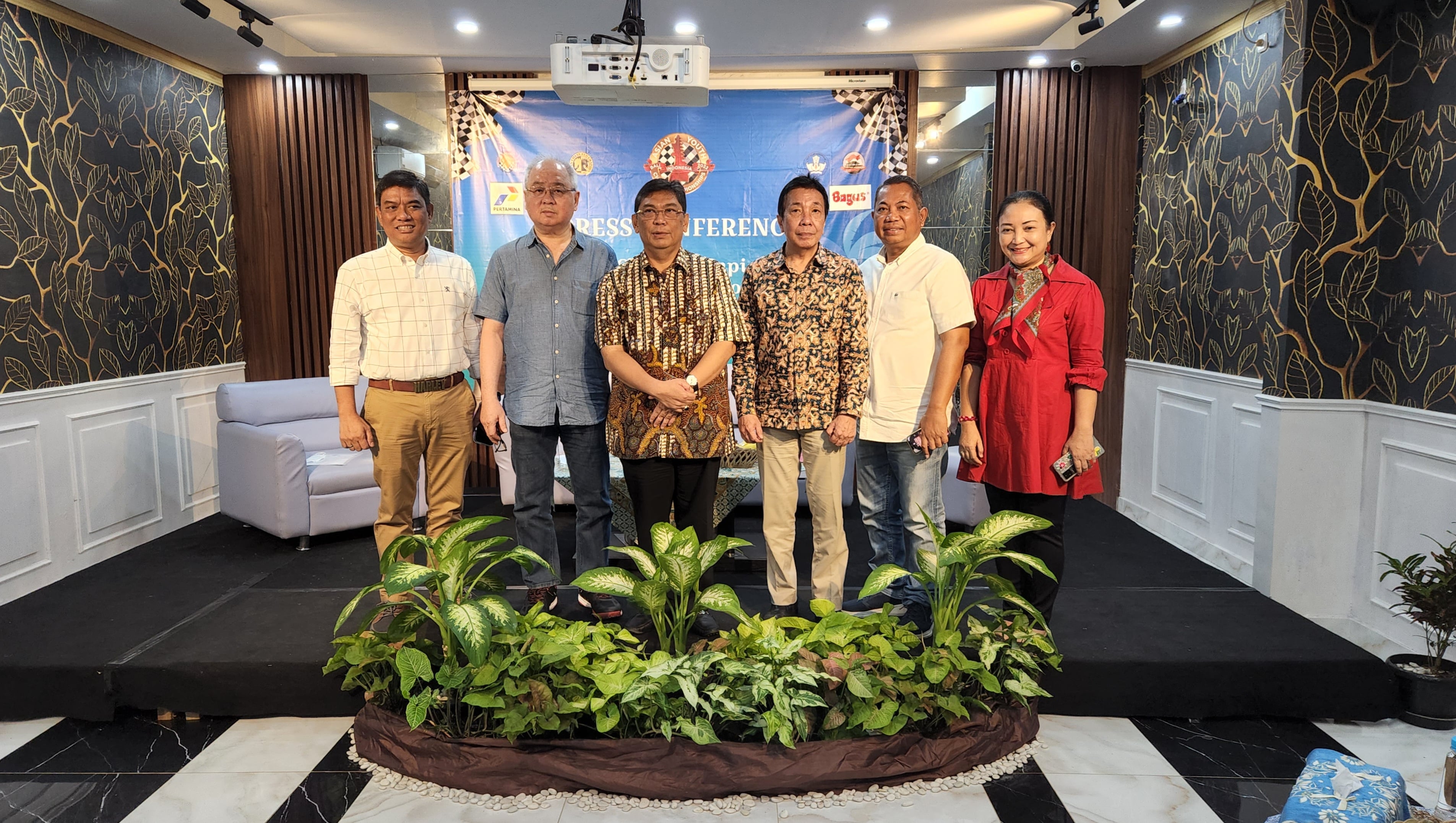 Sesi foto di konferensi pers Asian Youth Chess Championship (AYCC) 2022 di Jakarta, Minggu (9/10).