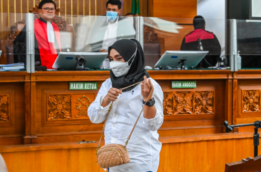 Jaksa Curiga Saksi Susi PRT Sambo Gunakan Handsfree di Ruang Sidang