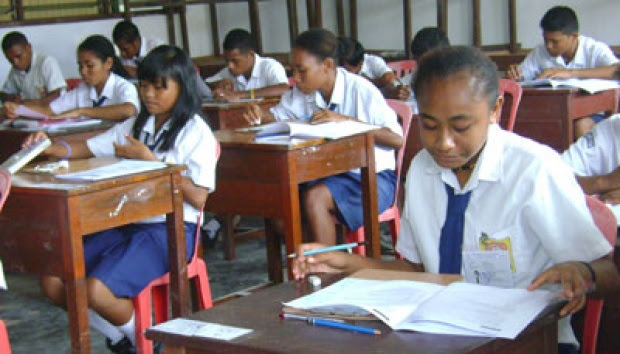 Suasana belajar di salah satu sekolah di NTT