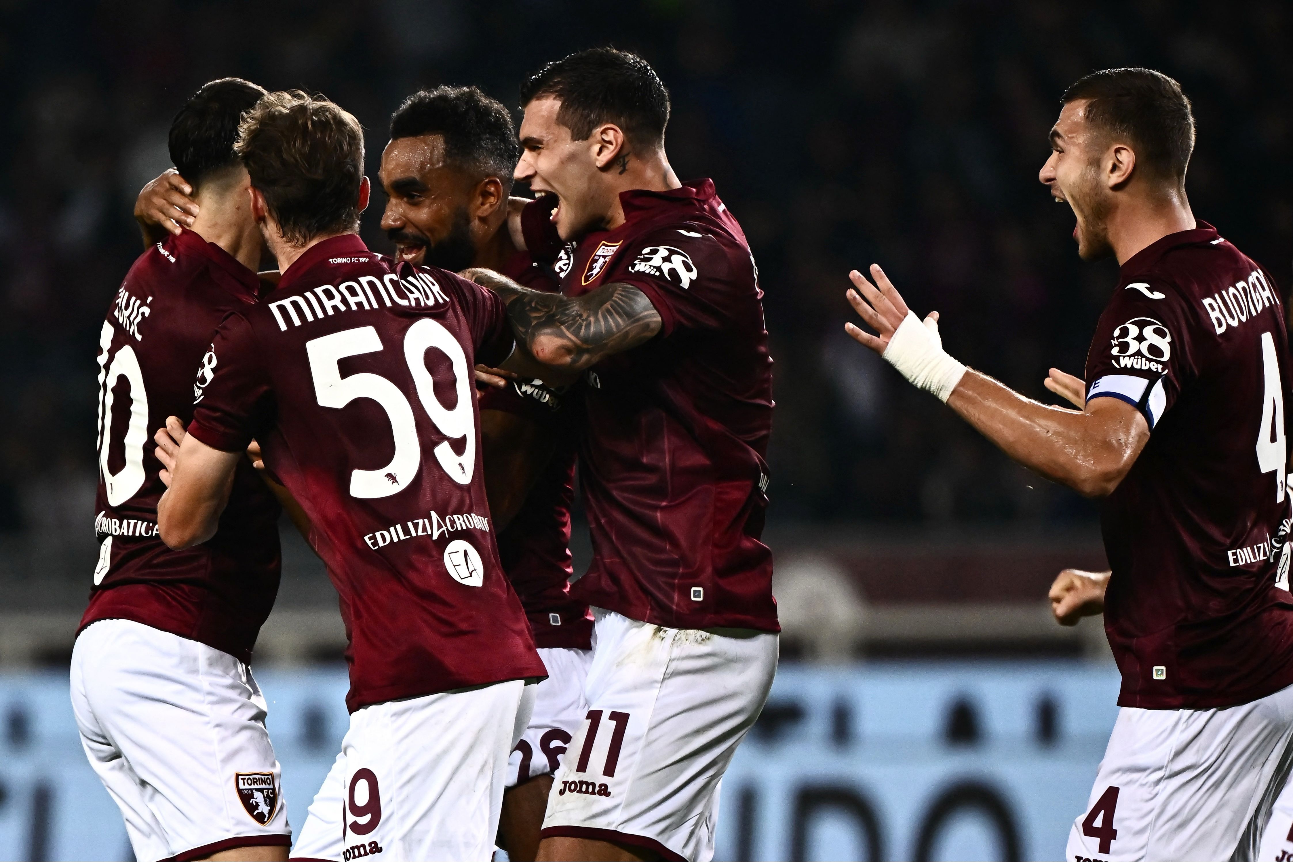 Pemain Torino meluapkan kegemberiaannya setelah membungkam AC Milan 2:1 dalam laga lanjutan Serie A, Minggu malam (31/10/2022)