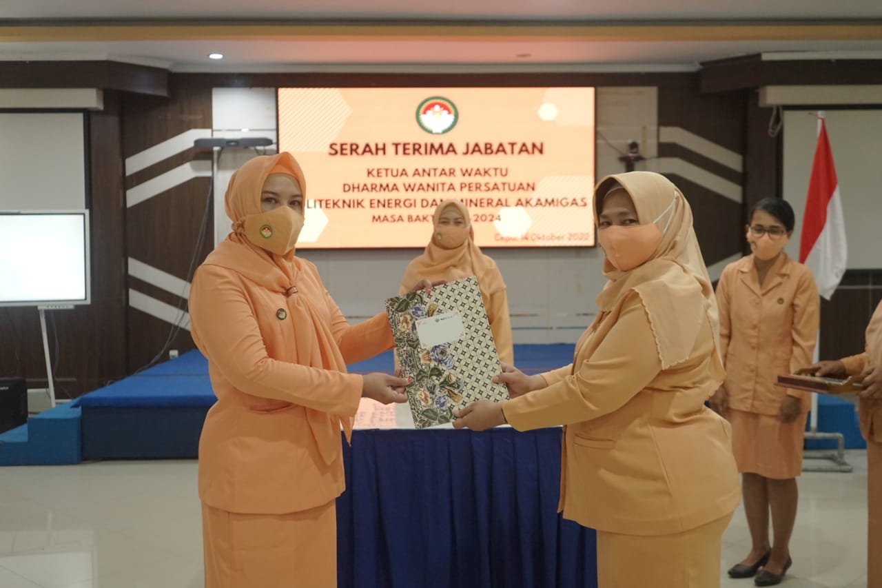 Pengukuhan dan Serah Terima Jabatan Ketua Dharma Wanita Persatuan PEM Akamigas