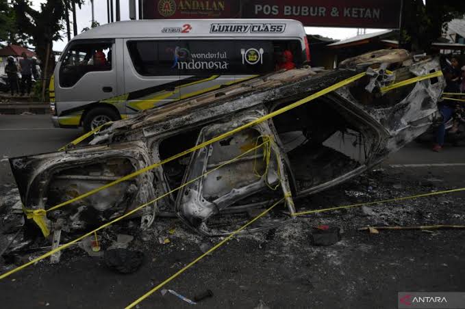 Kondisi di sekirar Stadion Kanjuruhan pascakerusuhan