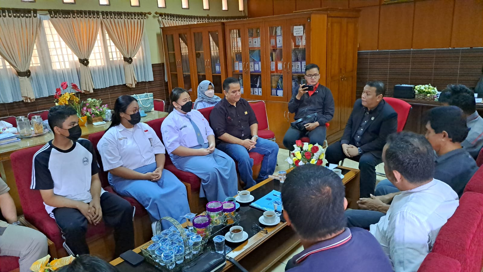 Siswa Kristen Tidak Dapat Ruangan Berdoa, Anggota DPRD Depok Datangi SMAN 2