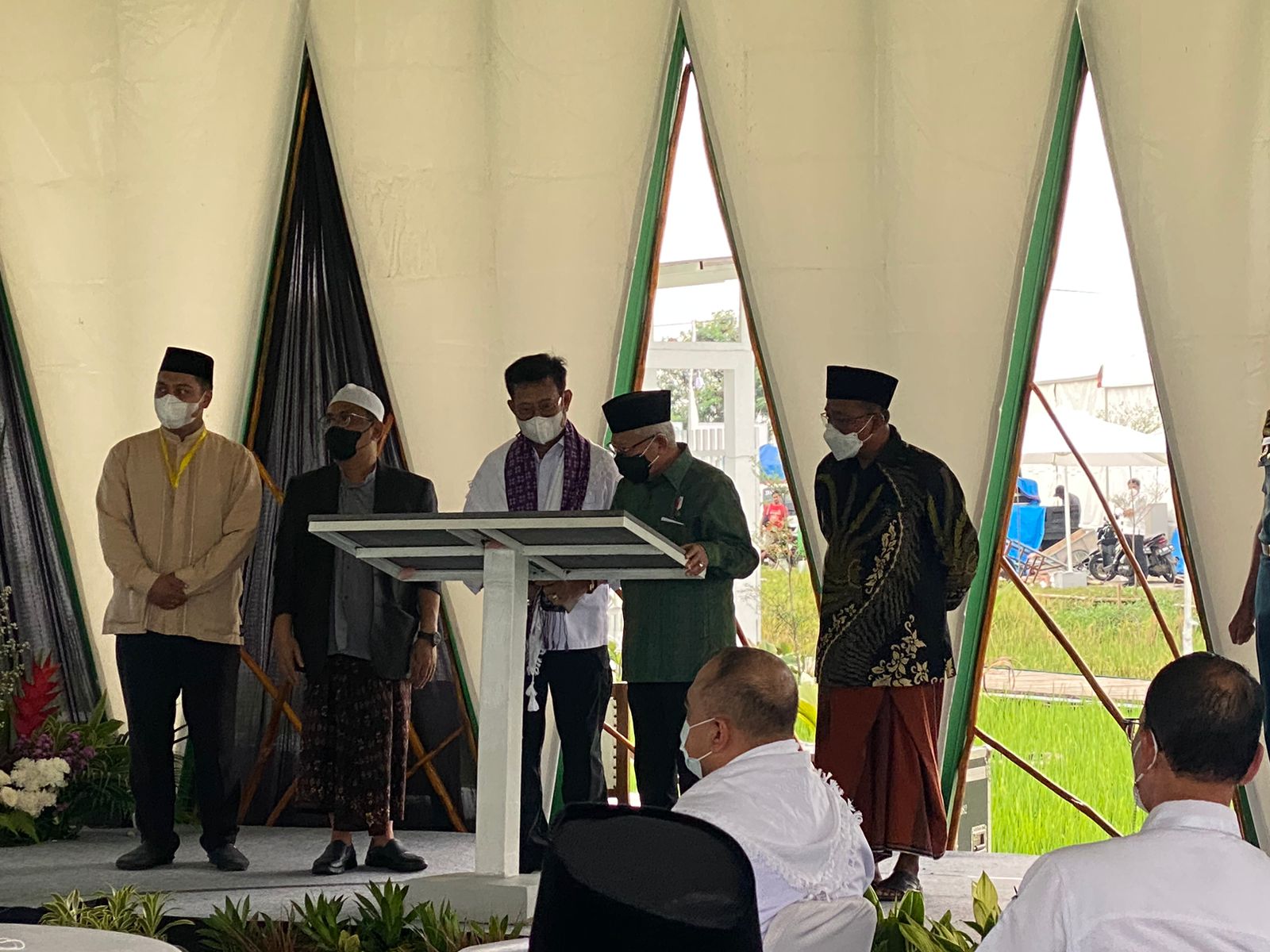 Wakil Presiden Ma'ruf Amin saat meresmikan Agroeduwisata Guler Farm Nature di Tangerang, Banten