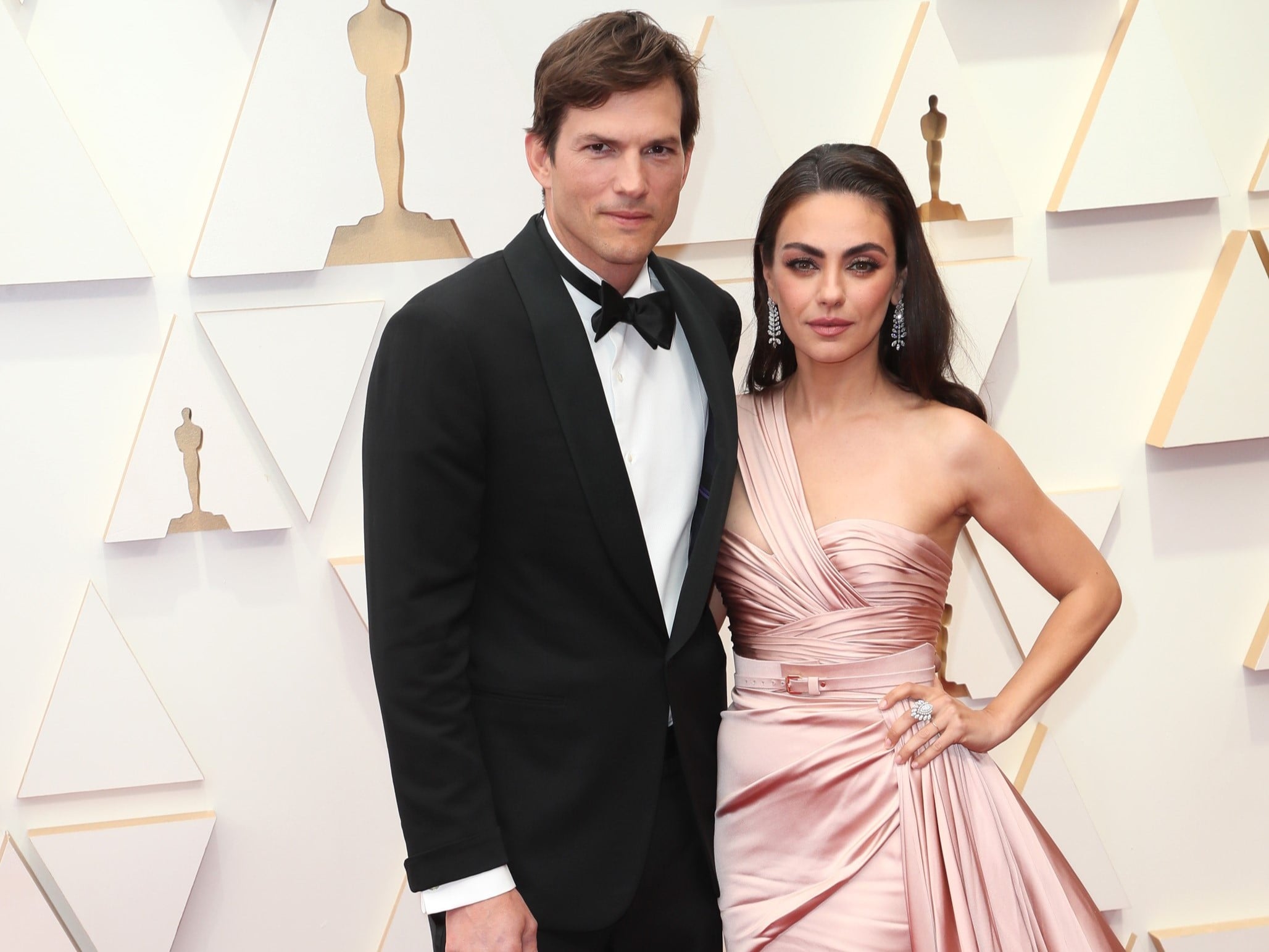Ashton Kutcher dan Mila Kunis menghadiri Penghargaan Akademi Tahunan ke-94 di Hollywood dan Highland pada 27 Maret 2022 di Hollywood.