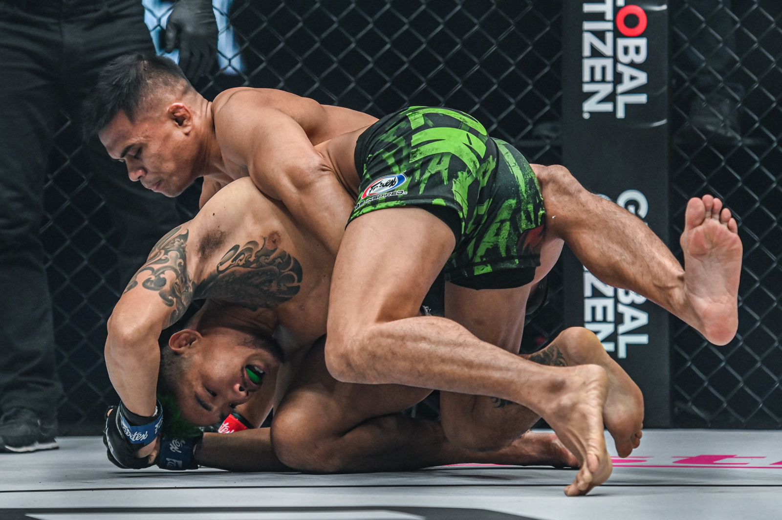 Jonathan Di Bella mencetak kemenangan mutlak atas petarung remaja nan fenomenal asal Tiongkok Zhang Peimian.