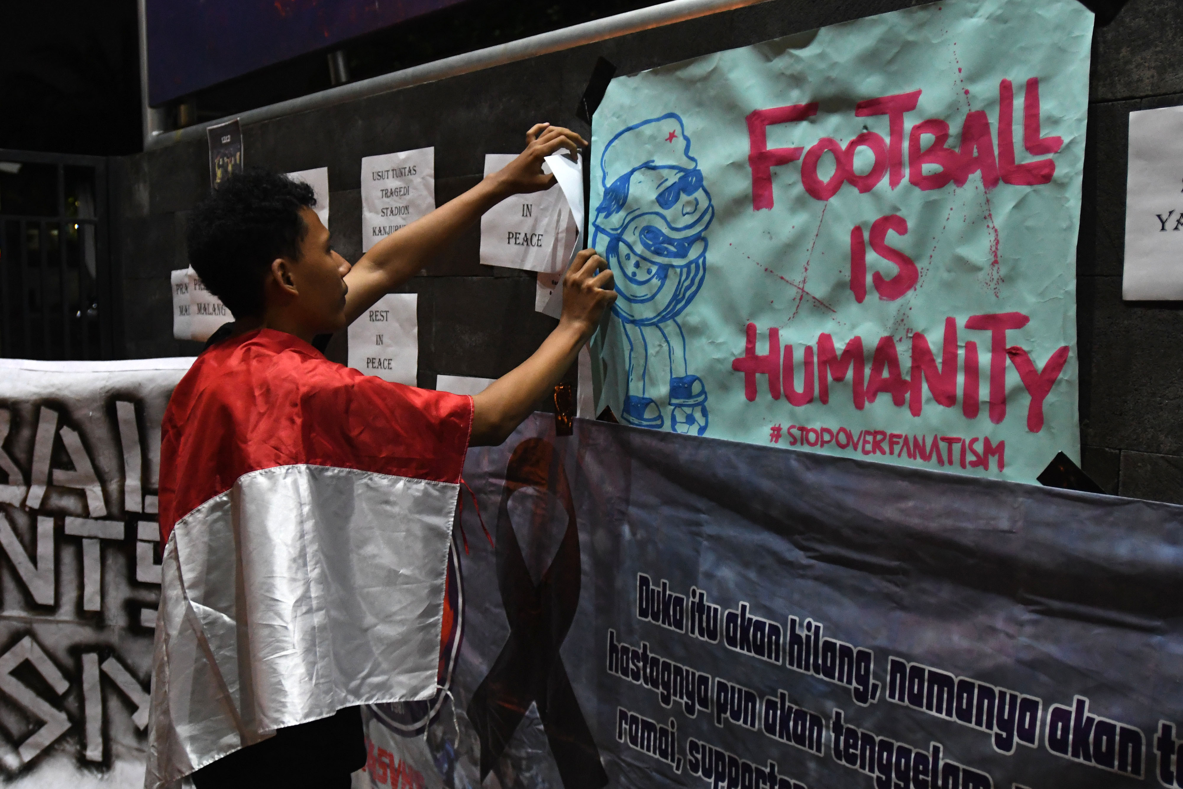 DPR: Lampu Merah Manajemen Penonton Bola di Indonesia