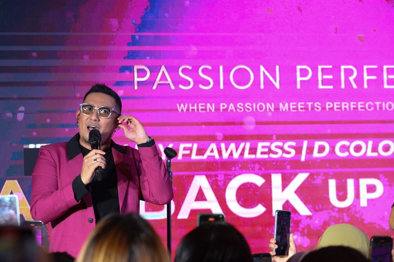 Acara penutupan pameran Passion Jewelry dengan tema 'Unconditional Love' menghadirkan bintang tamu penyanyi Rio Febrian.