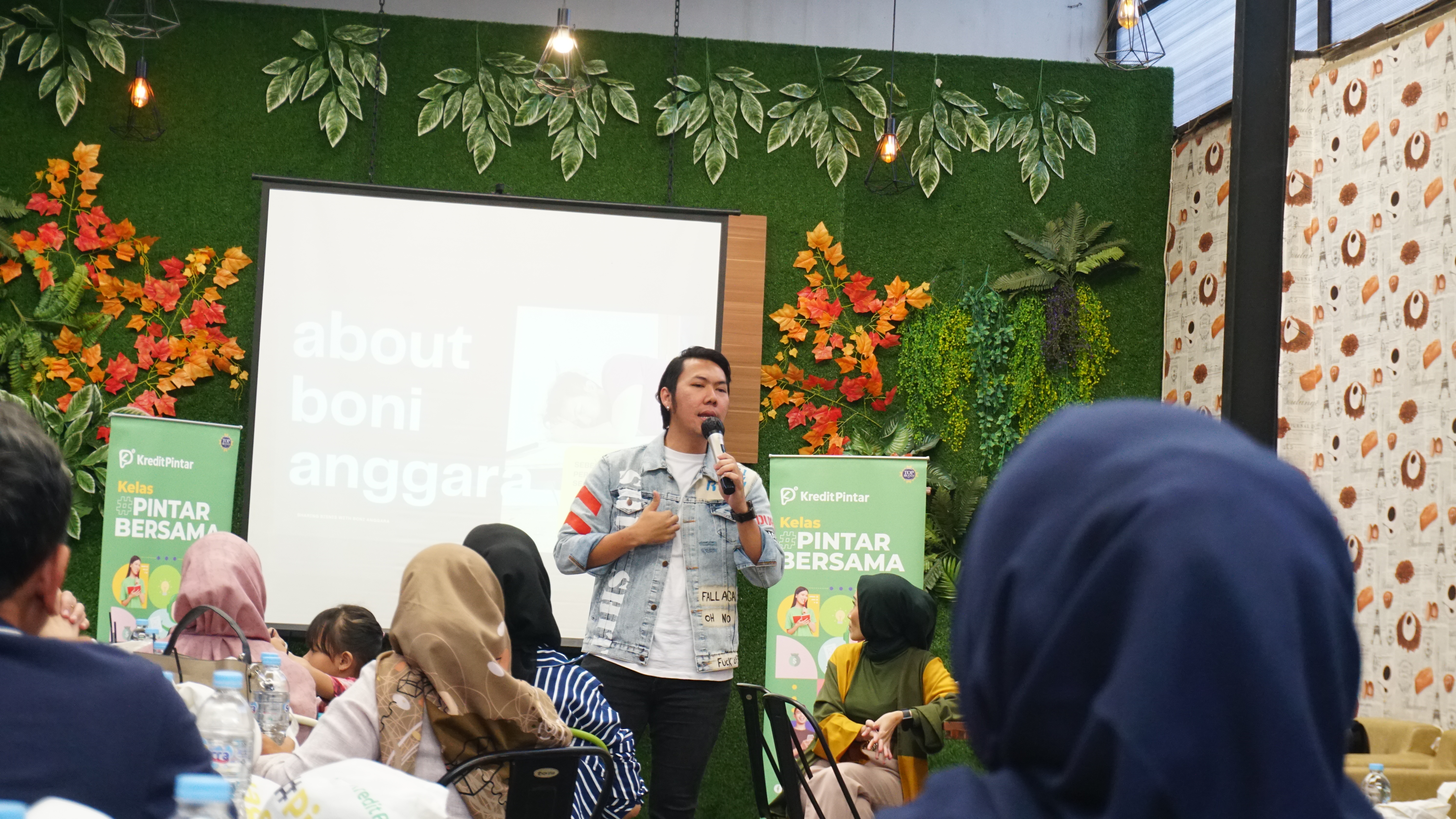 Kelas Pintar Bersama Kredit Pintar dengan UMKM di Bandung, Jabar