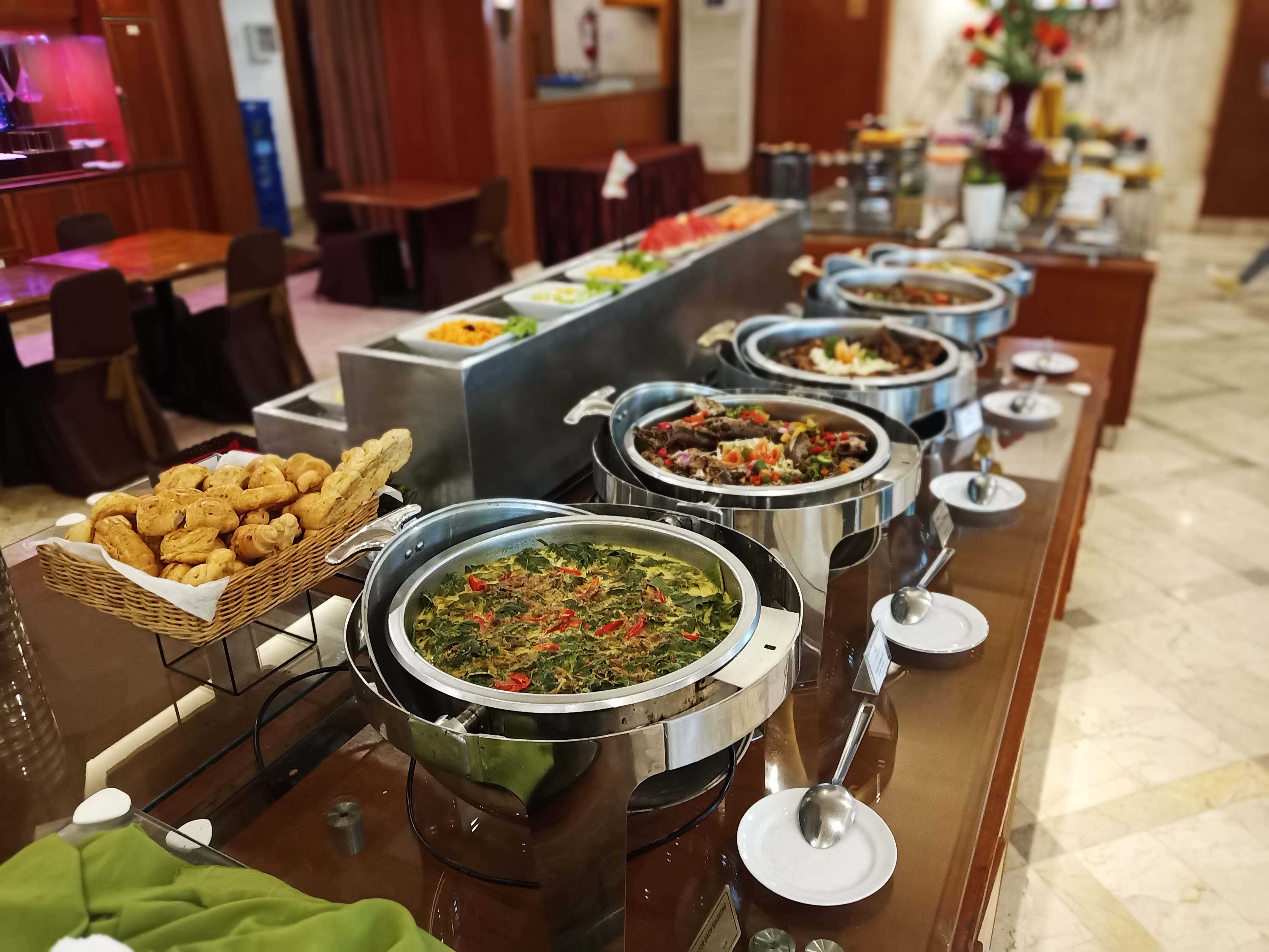 Sajian menu di restoran hotel yang berada di Kota Bogor, Jawa barat.  