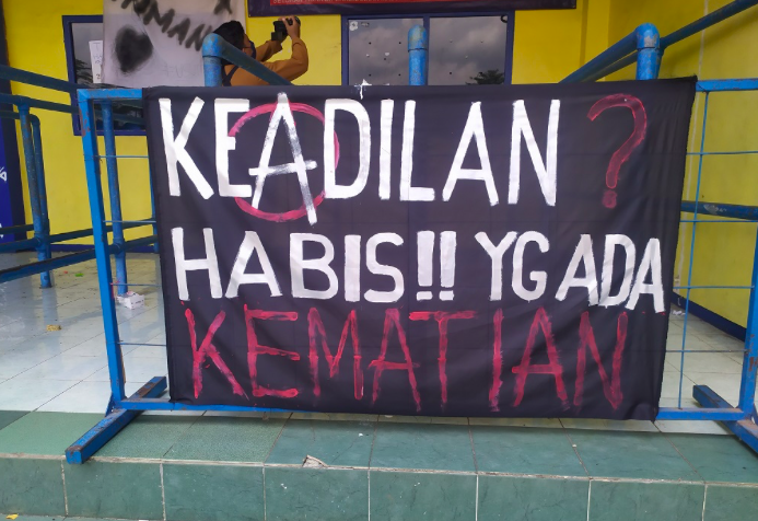 Coretan kekecewaan Aremania di Stadion Kanjuruhan Malang. 