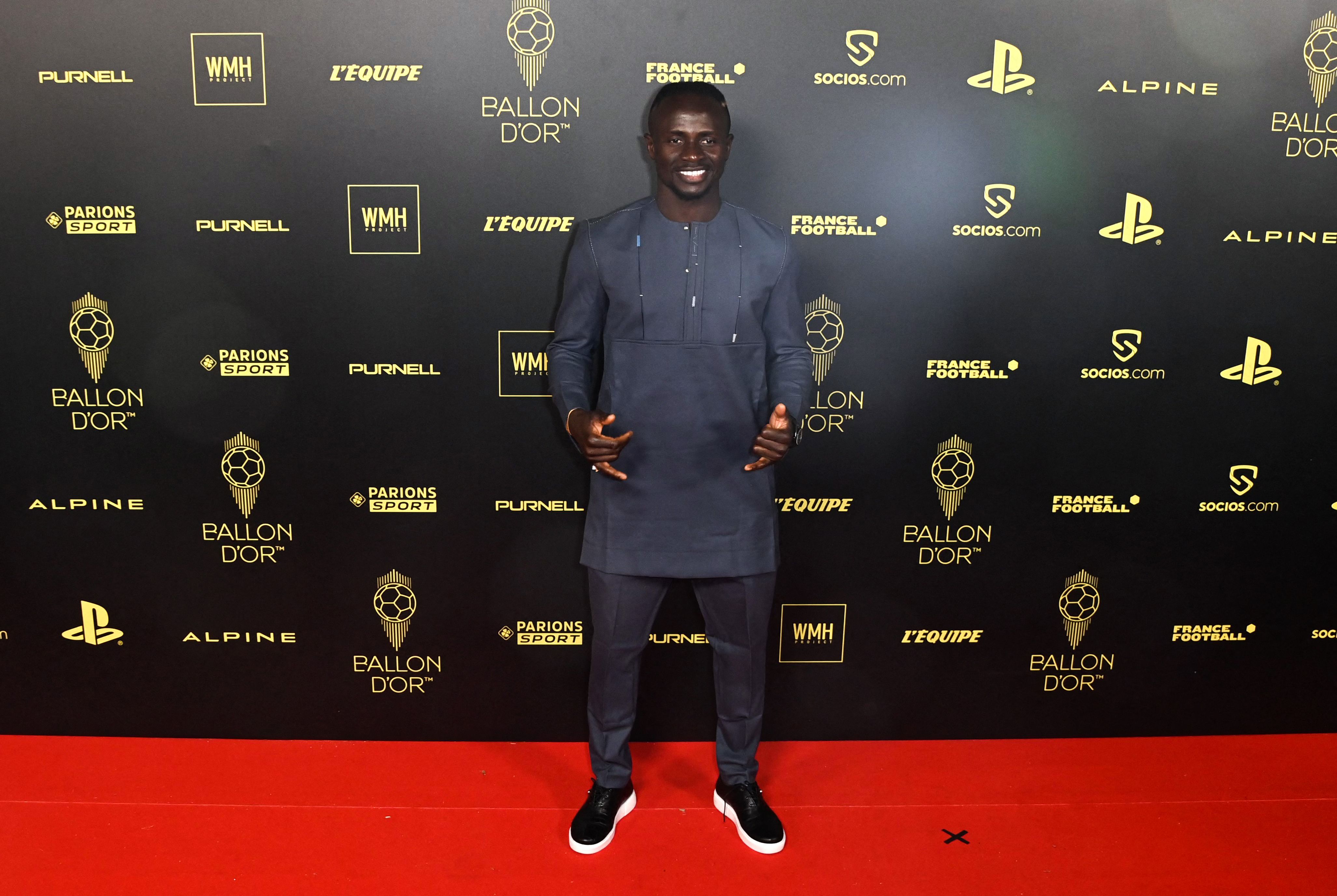 Penyerang Bayern Muenchen Sadio Mane saat menghadiri malam penghargaan Ballon d'Or