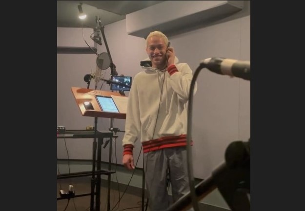 Pete Davidson saat mengisi suara untuk film Transformers: Rise of the Beasts