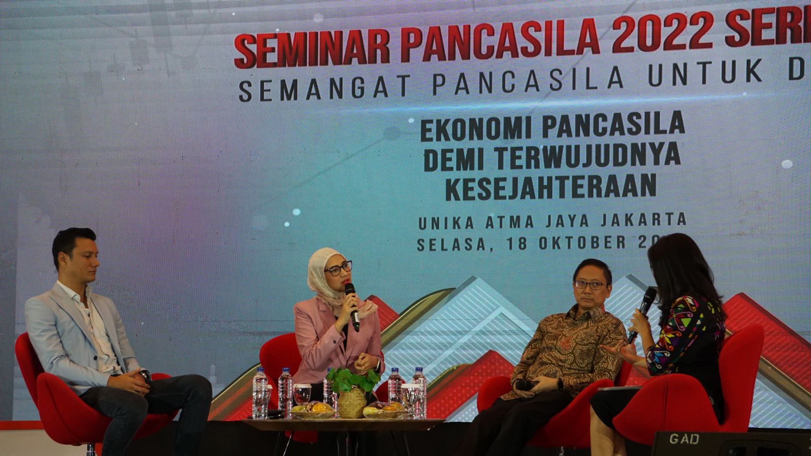 Smeinar Oancasila yang digelar Unika Atma Jaya