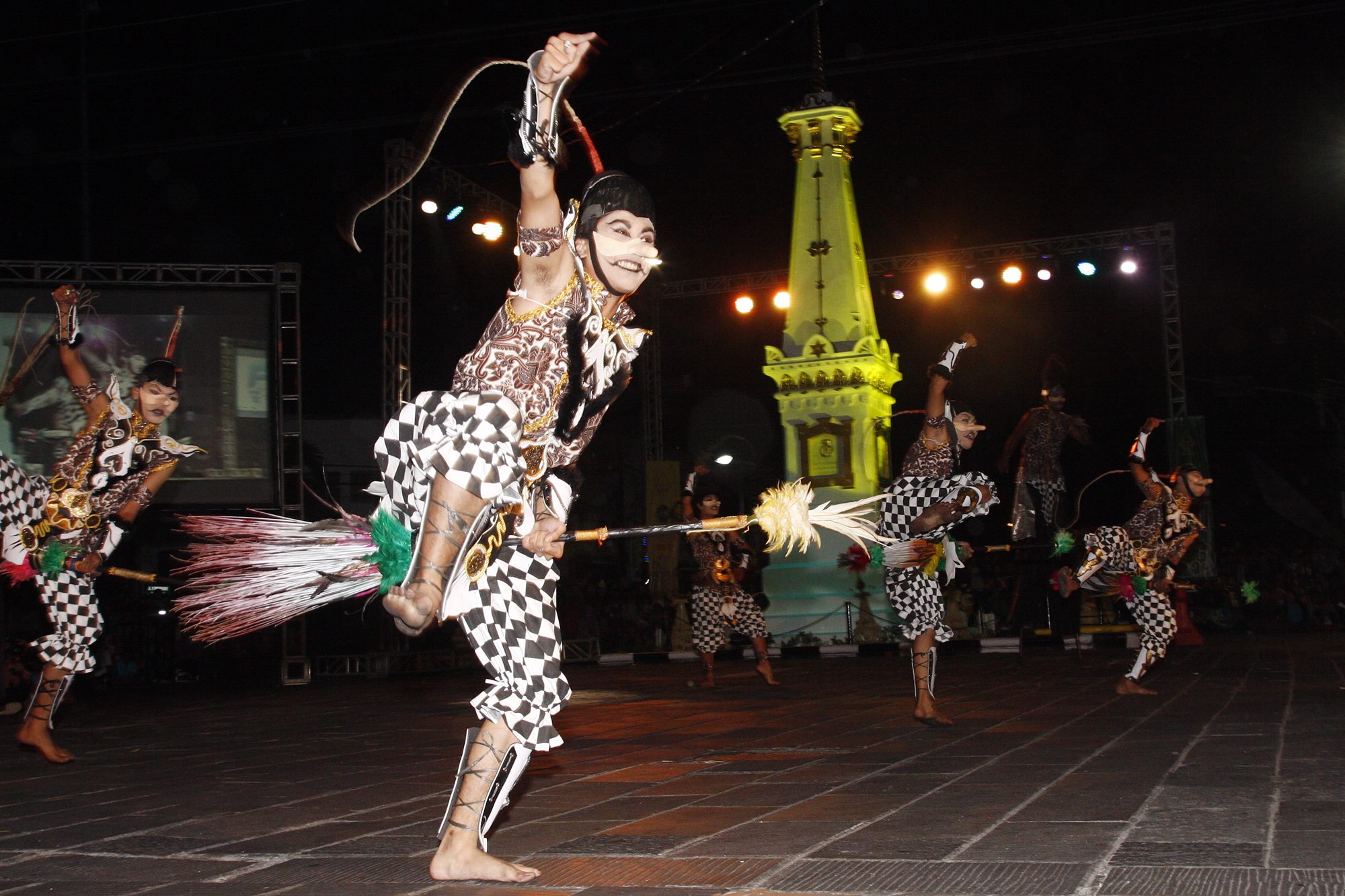 Ilustrasi: Kirab budaya sebagai atraksi menghibur warga di Ulang Tahun Yogyakarta