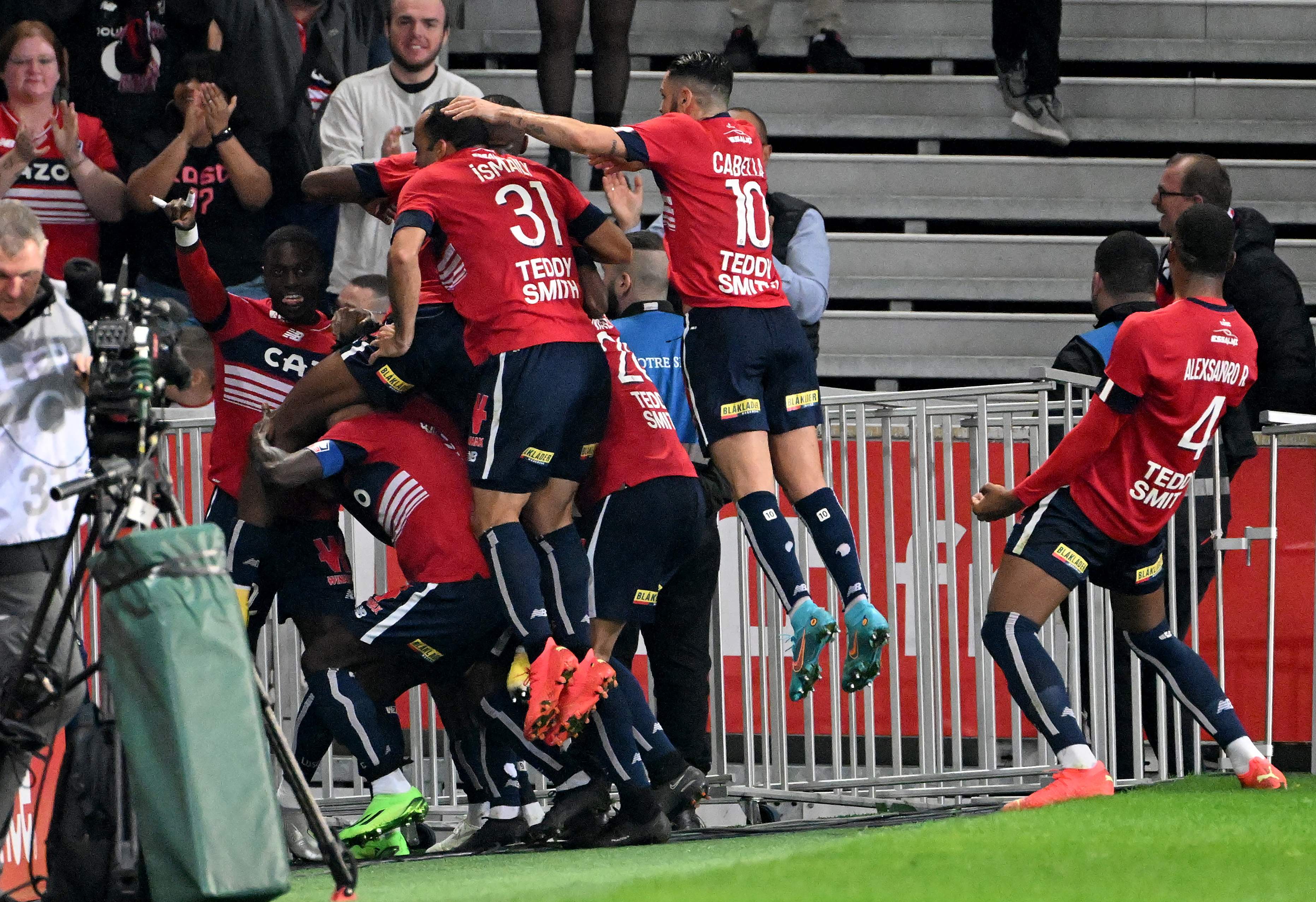 Para pemain Lille melakukan selebrasi usai mencetak gol ke gawang Monaco di laga Ligue 1.