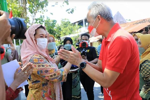 Ganjar Pranowo (kanan) dan Yenny Wahid