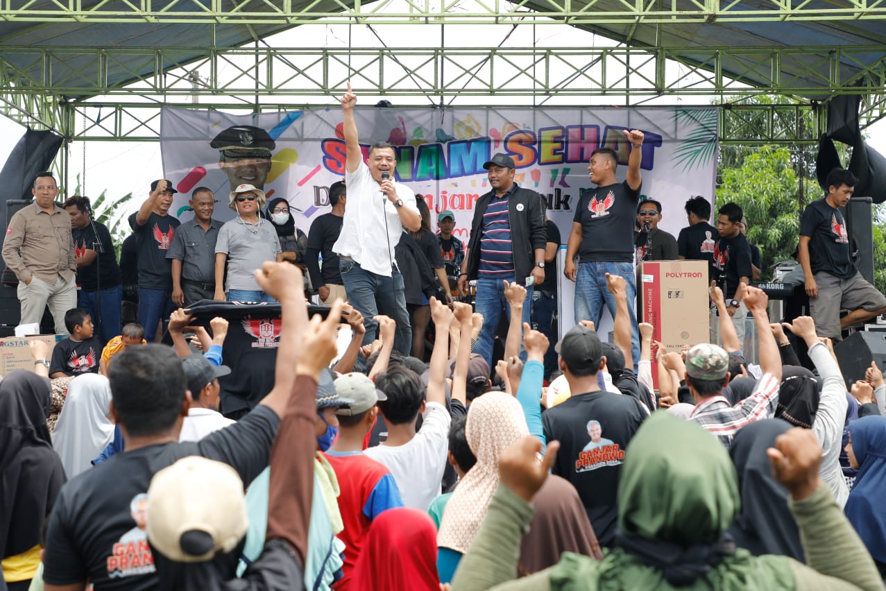 Acara bertajuk 'Senam Sehat dari Ganjar untuk Desa' di Kendal, Jateng, Minggu (9/10/2022)