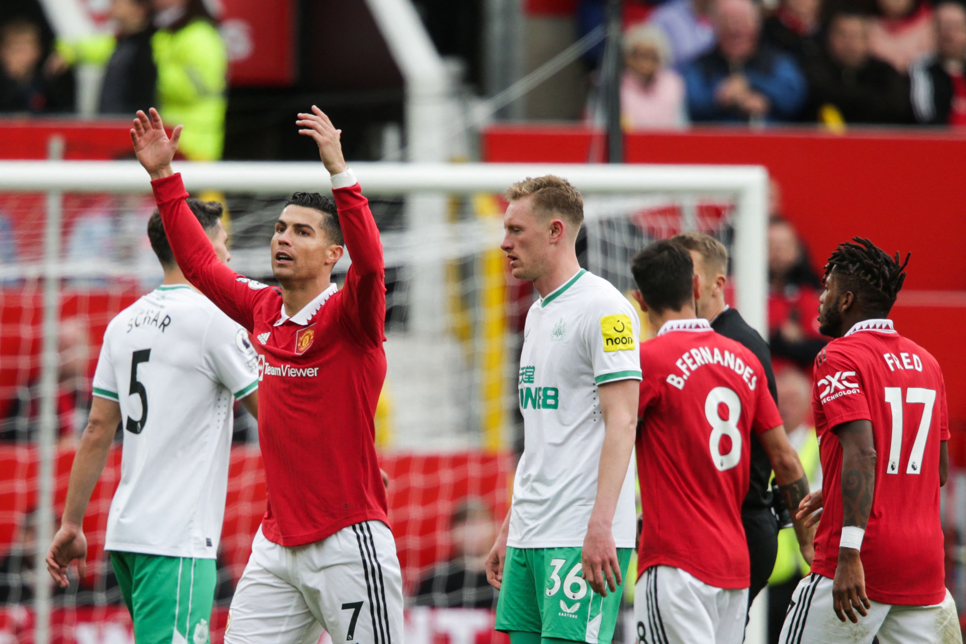 Penyerang Manchester United Cristiano Ronaldo bereaksi di laga Liga Primer Inggris melawan Newcastle United.