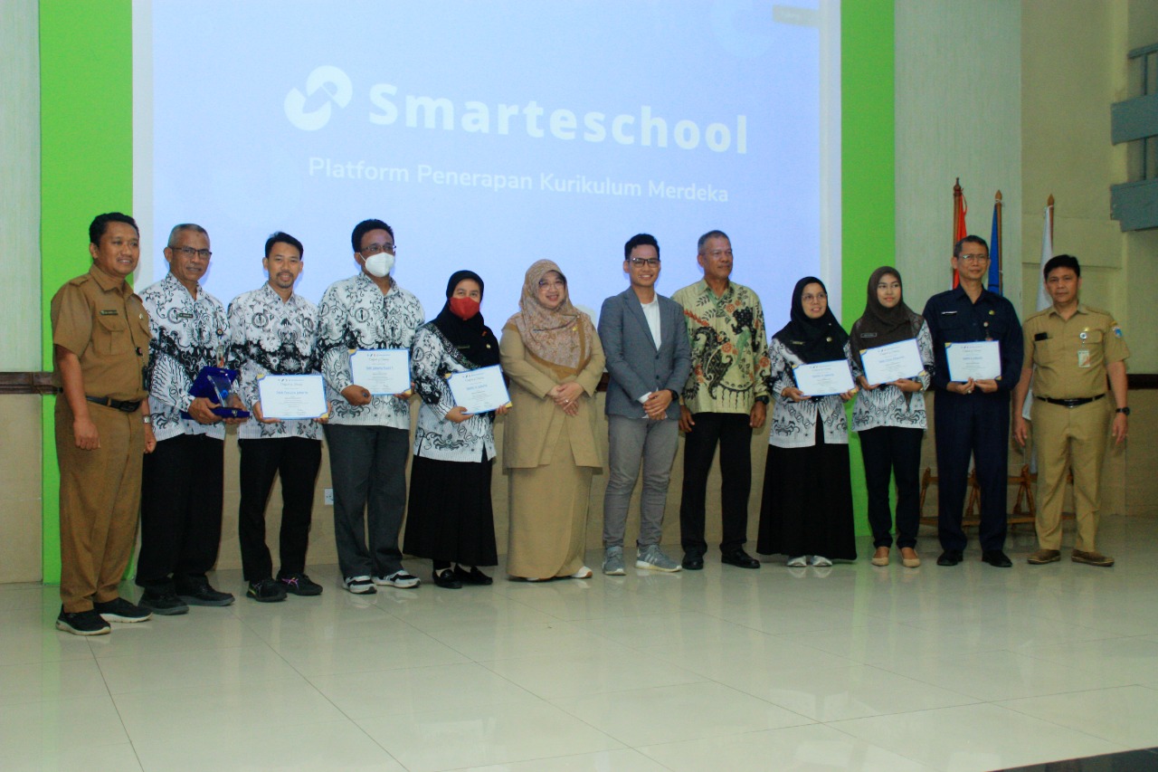 DINAS Pendidikan DKI Jakarta bekerja sama dengan platform digital Smarteschool