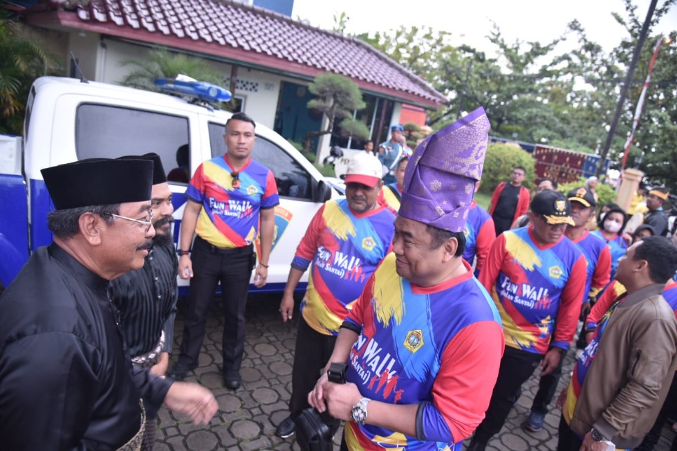 Wakil Ketua DPR RI Bidang Korinbang, Rachmat Gobel (kanan)