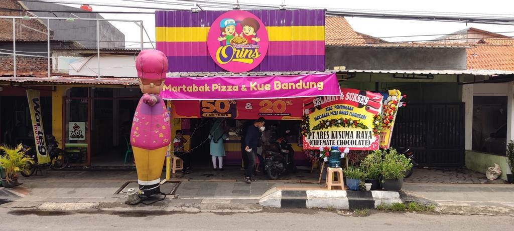Gerai Martabak Pizza Orins di Semarang