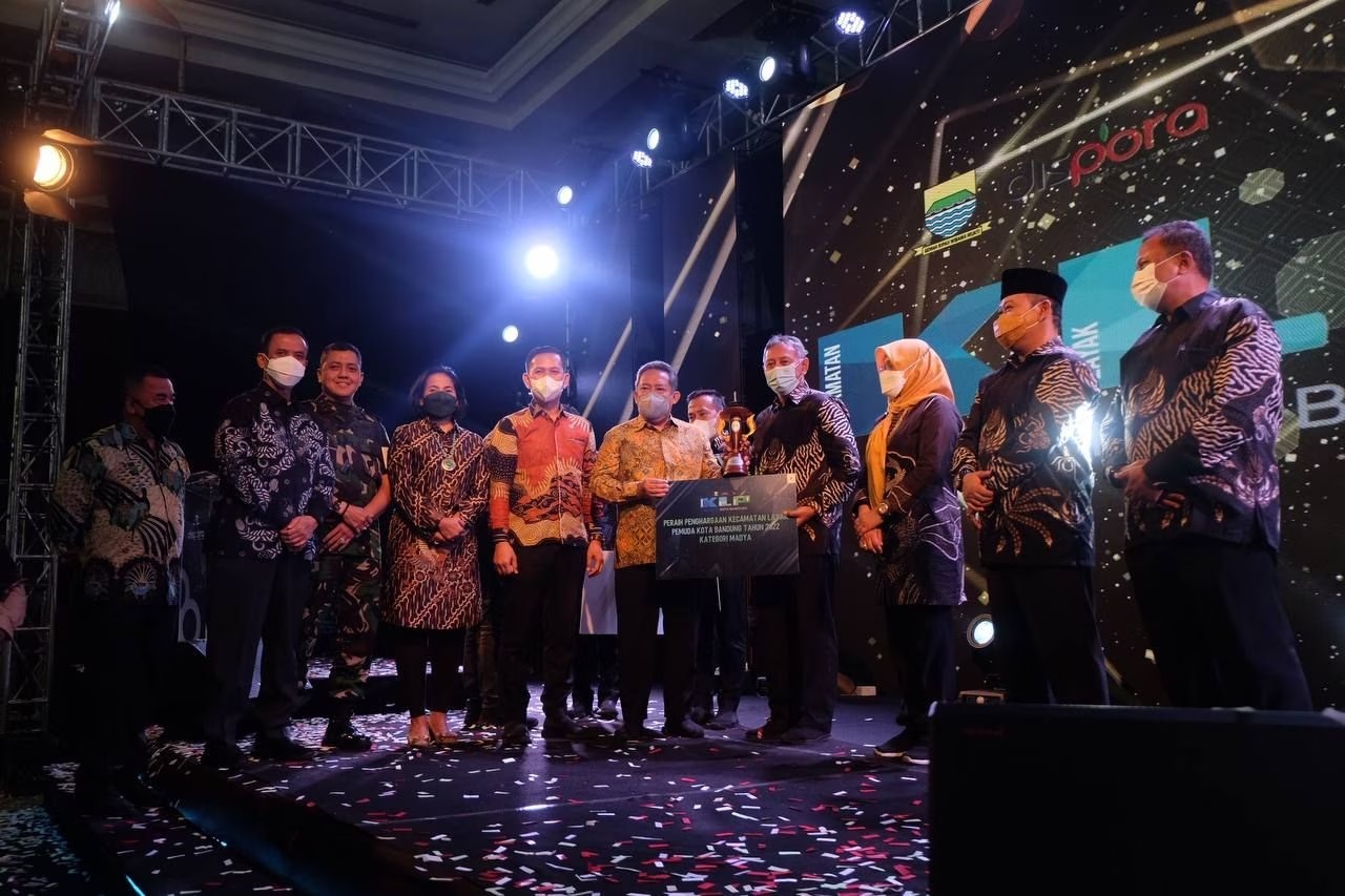 Wali Kota Bandung Yana Mulyana pada acara Anugerah Kecamatan Layak Anak 2022
