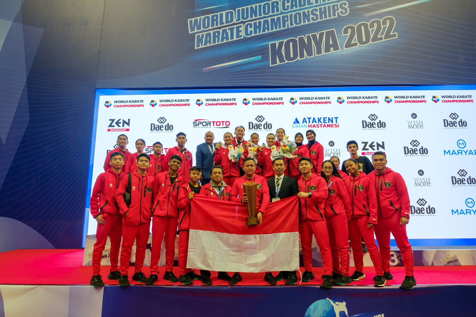 TIM karate Indonesia berhasil meraih dua medali perak dan satu perunggu dari World Junior Cadet and U-21 Karate Championship 2022 yang digel