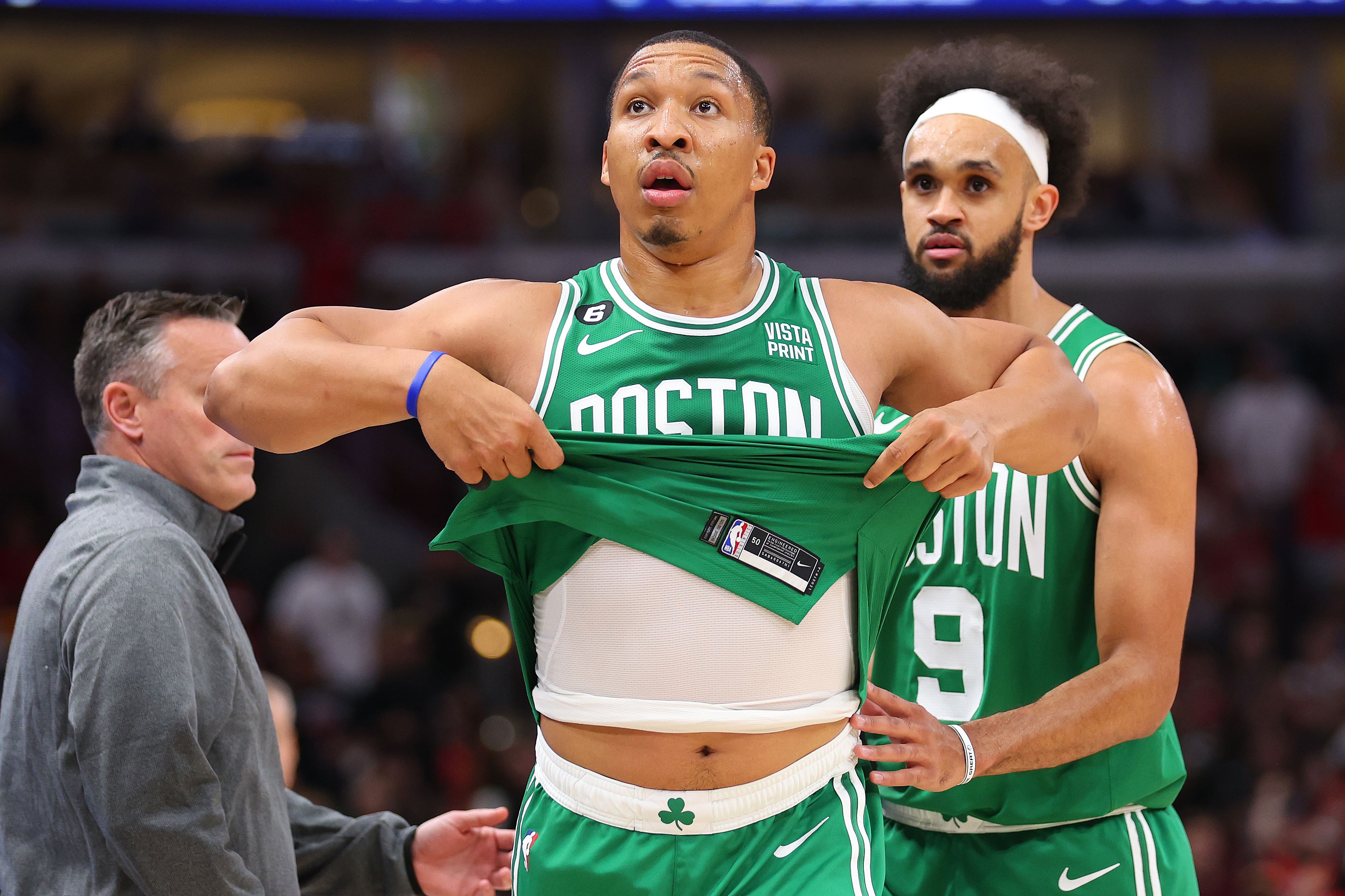 Forward Boston Celtics Grant Williams bereaksi usai diusir wasit di laga NBA melawan Chicago Bulls.