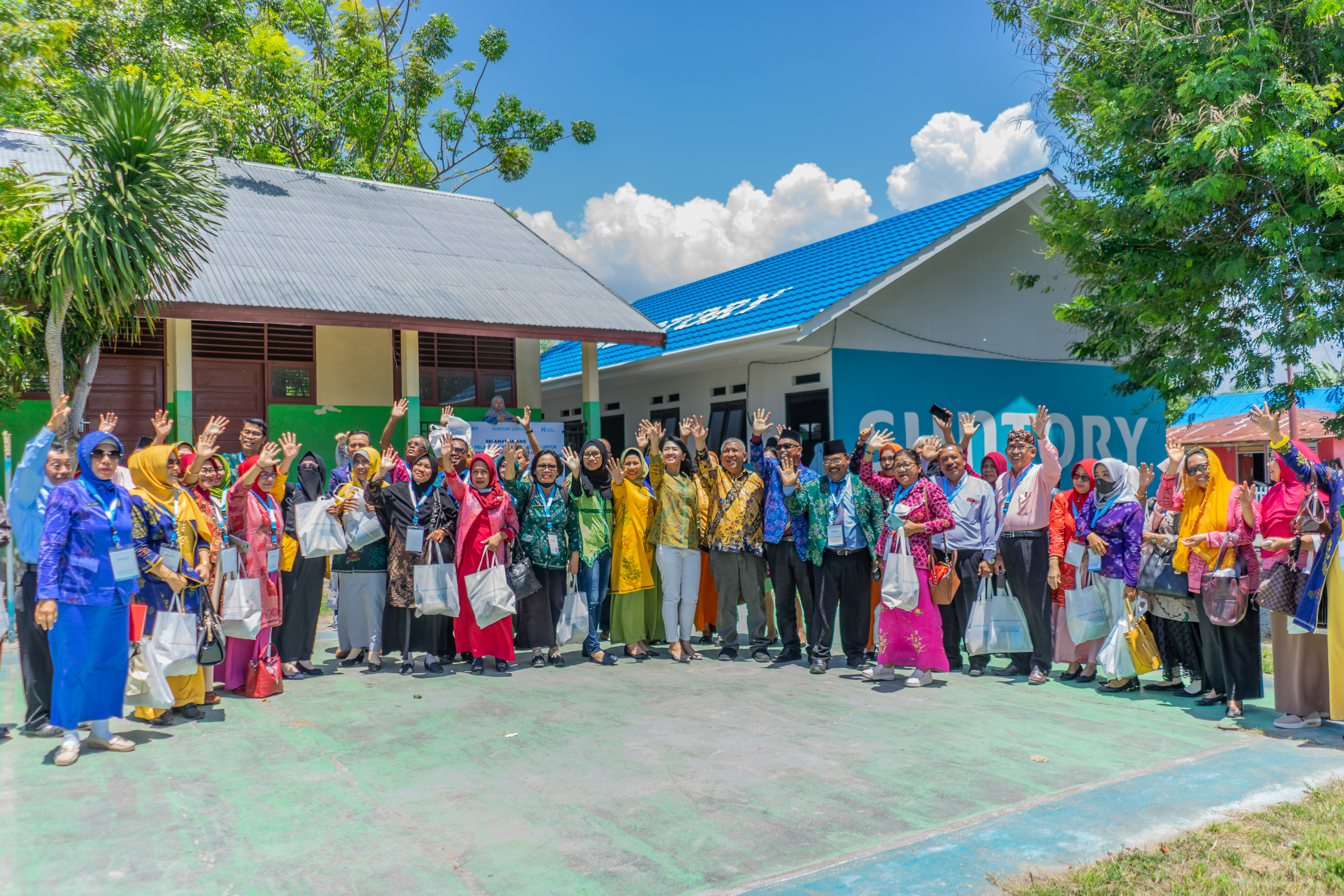 Suntory Beverage and Food (SBF) bersama dan Kemendikbud-Ristek menggelar Pelatihan Kepala Sekolah di Kota Palu, Sulawesi Tengah.