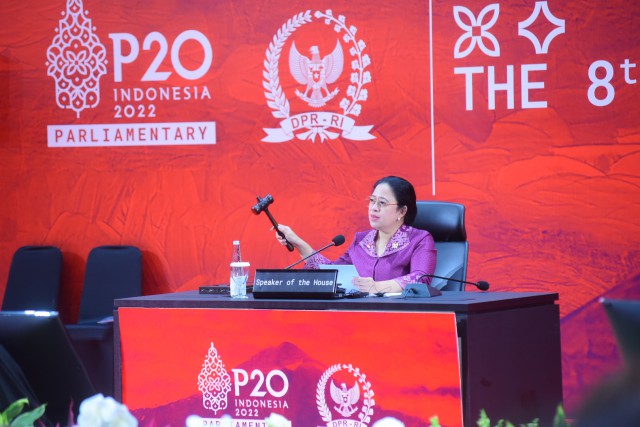 Ketua DPR RI Puan Maharani saat menutup Konferensi P20 di Gedung DPR, Senayan, Jakarta, Jumat (7/10).