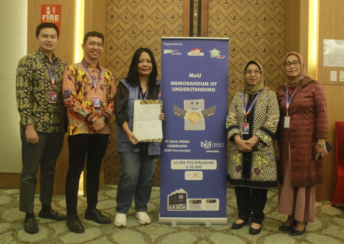 Produsen bulu mata palsu binaan Desa Sejahtera Astra (DSA) mendapat kontrak untuk ekspor ke Kolombia