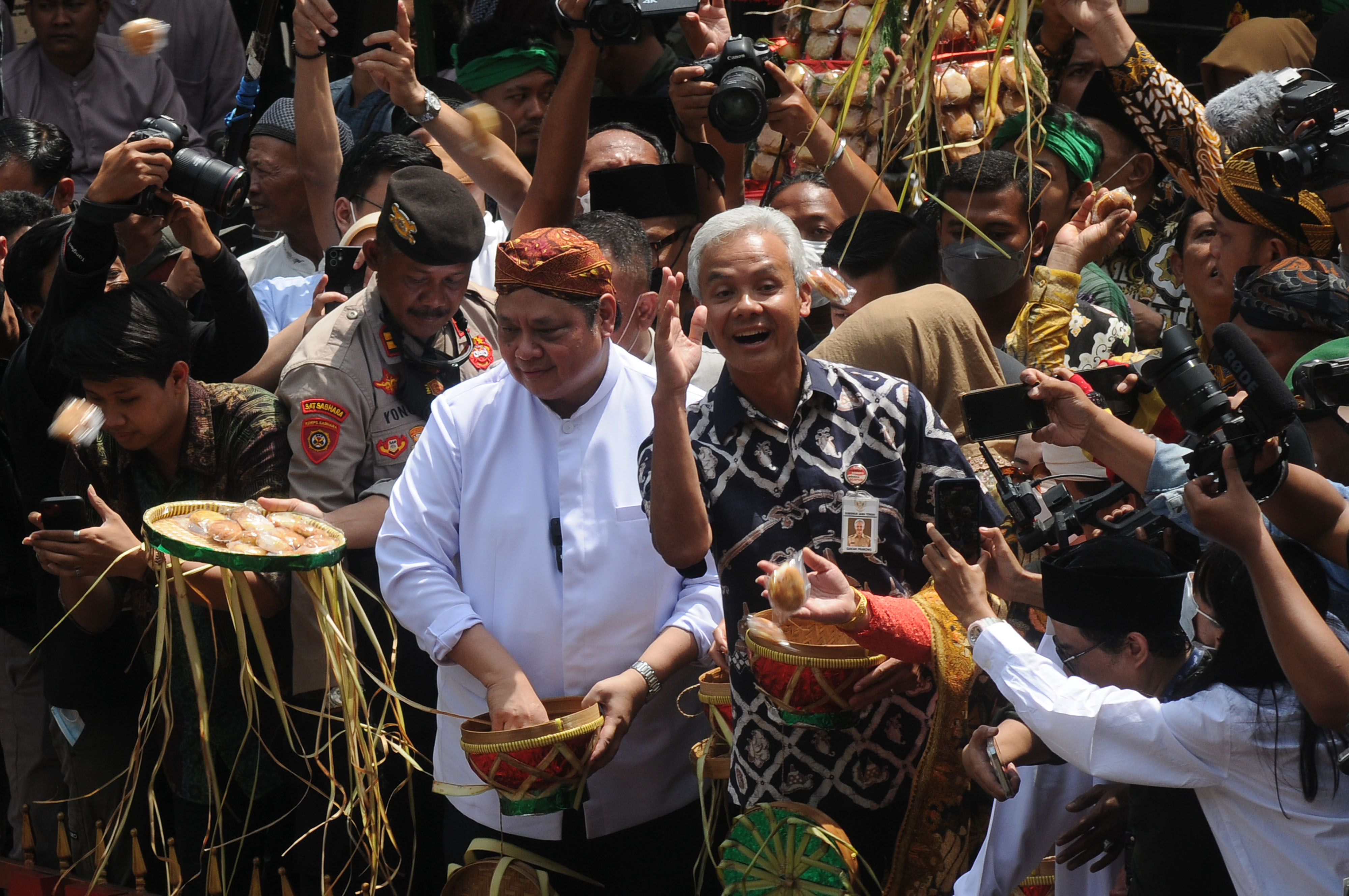 Ketua Umum Golkar Airlangga Hartarto dan Gubernur Jawa Tengah Ganjar Pranowo