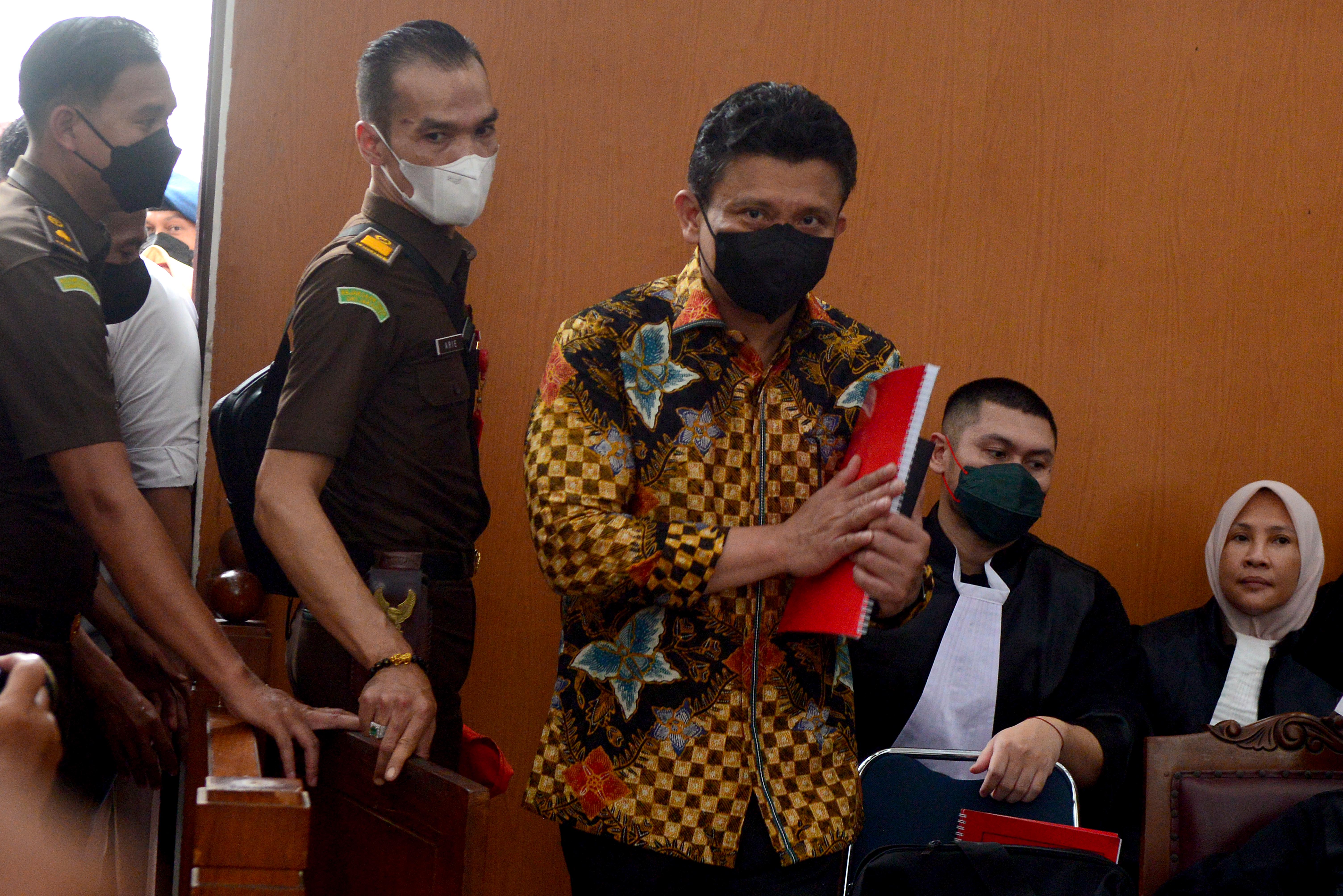 Terdakwa Ferdy Sambo memasuki ruang sidang Kelas 1A Khusus di Gedung Pengadilan Negeri Jakarta Selatan, Ampera, Jakarta, Senin (17/10/2022).