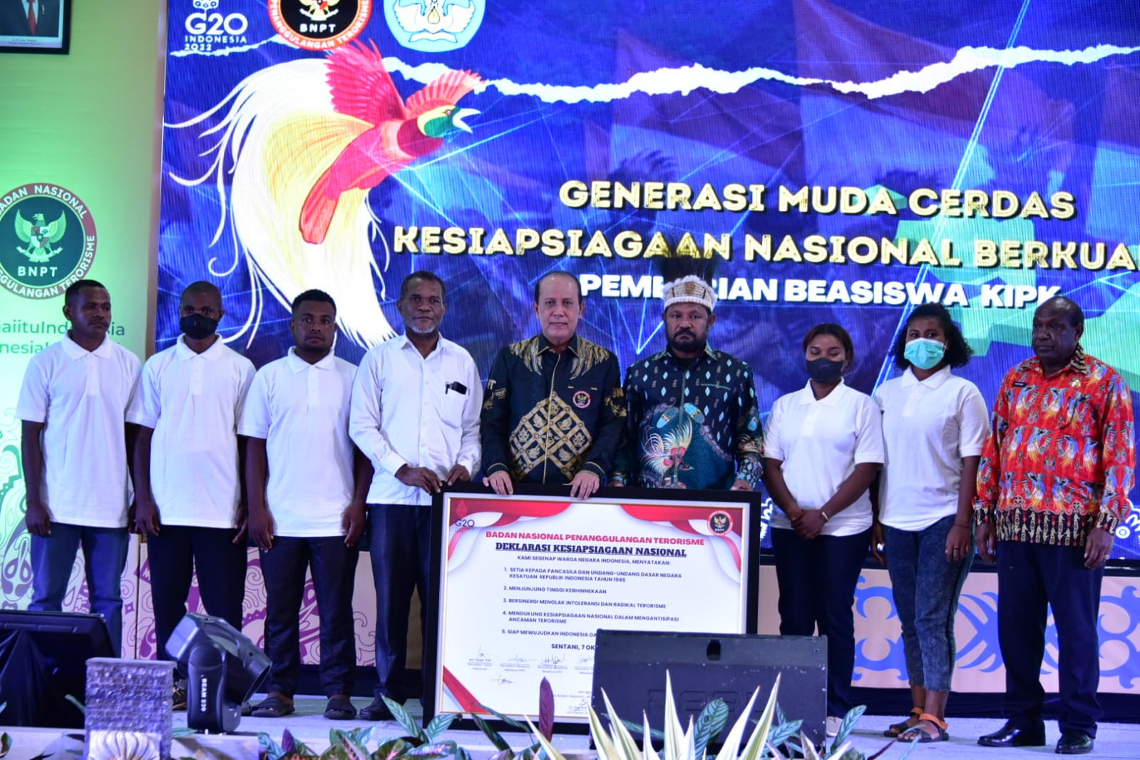 Pemberian beasiswa untuk generasi muda Papua.