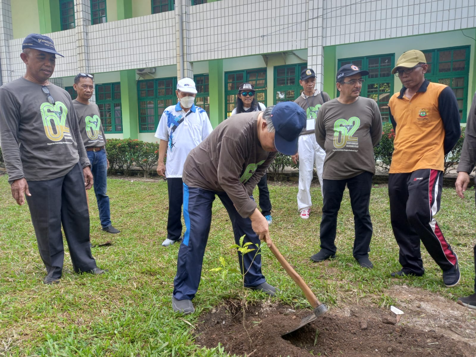 Dies natalis ke 62 Fakultas Pertanian Universitas Lambung Mangkurat juga ditandai dengan penanaman pohon