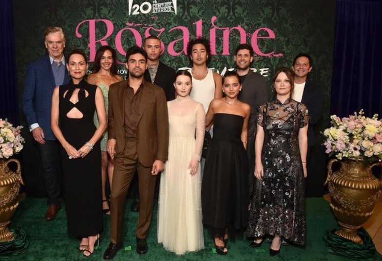 Para pemeran hadir dalam pemutaran perdana film Rosaline.