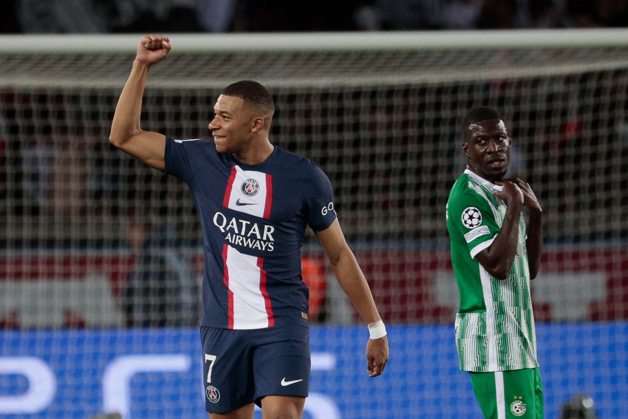 Penyerang PSG Kylian Mbappe melakukan selebrasi usai mencetak gol ke gawang Maccabi Haifa di laga Liga Champions.