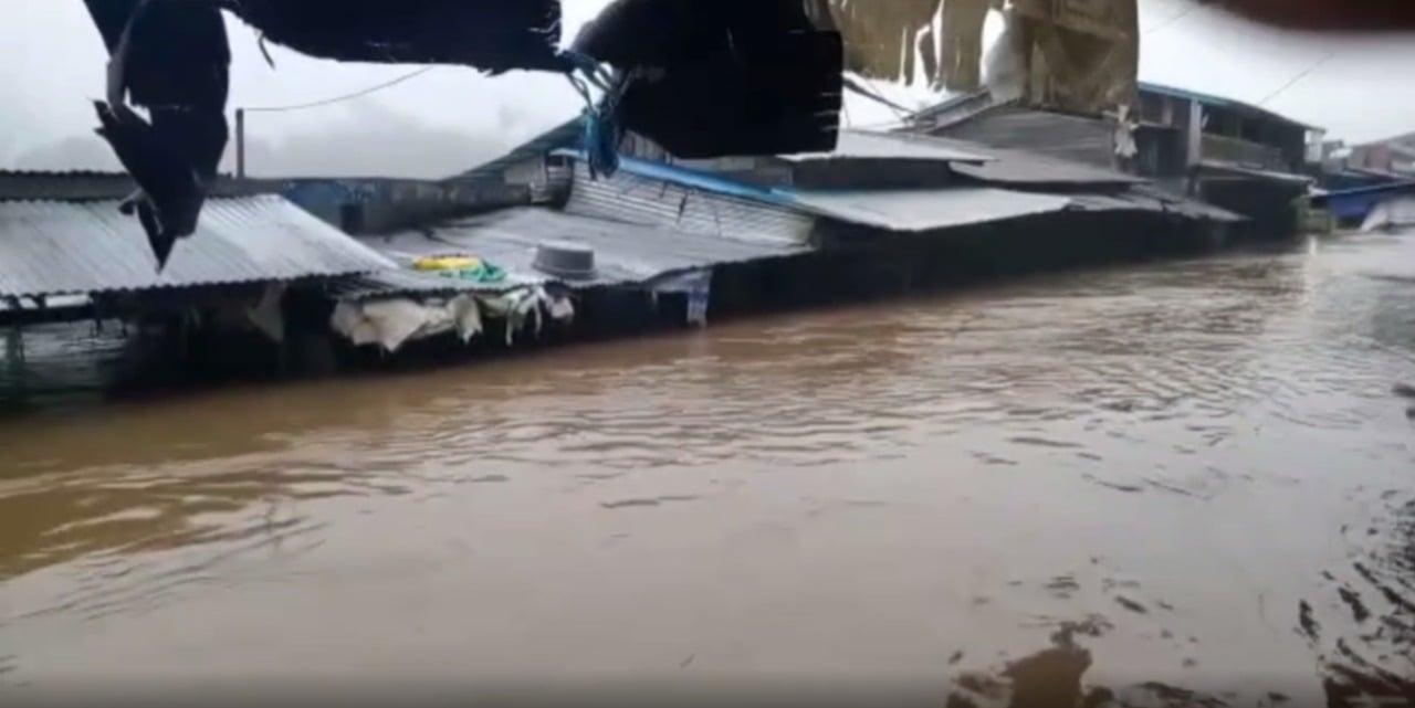 Banjir 2 Meter Rendam Sintang Kalimantan Barat 