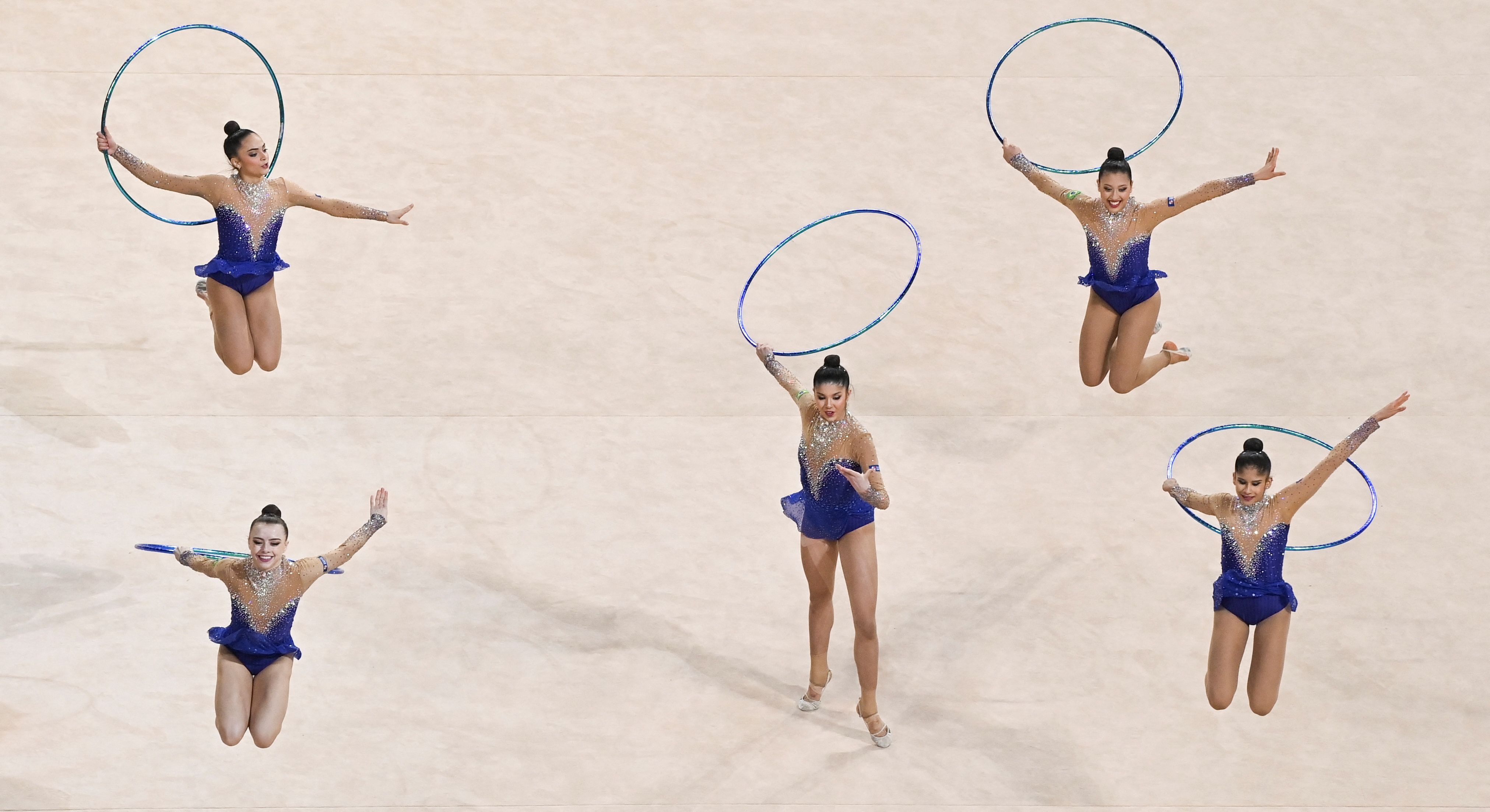 Tim senam Brasil berlaga pada Kejuaraan Dunia Senam Irama ke-39 di Sofia, Bulgaria, 18 September 2022.