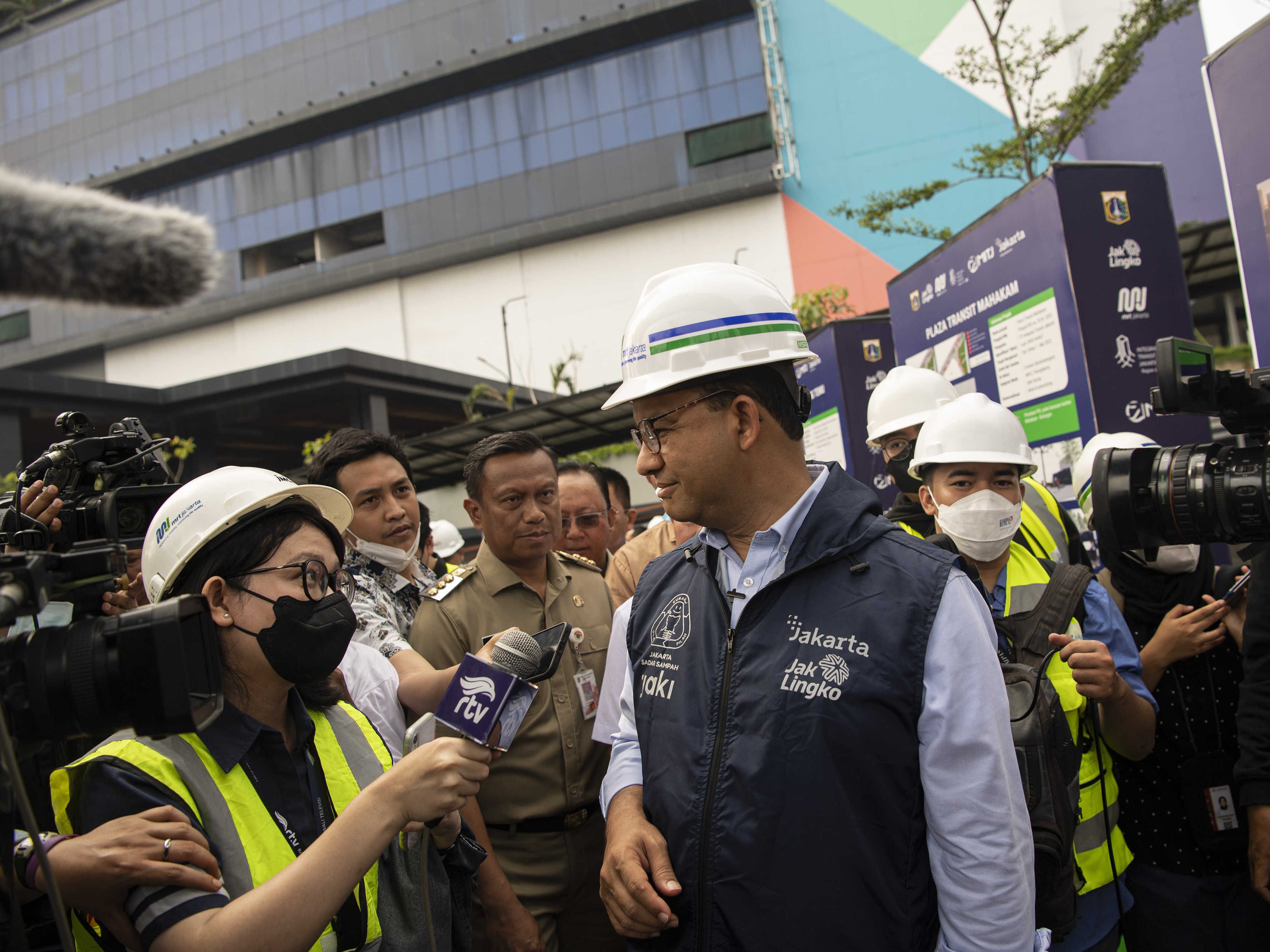 Gubernur DKI Jakarta Anies Baswedan usai meninjau proyek pembangunan Skywalk dan Plaza Transit Simpang Temu Lebak Bulus.
