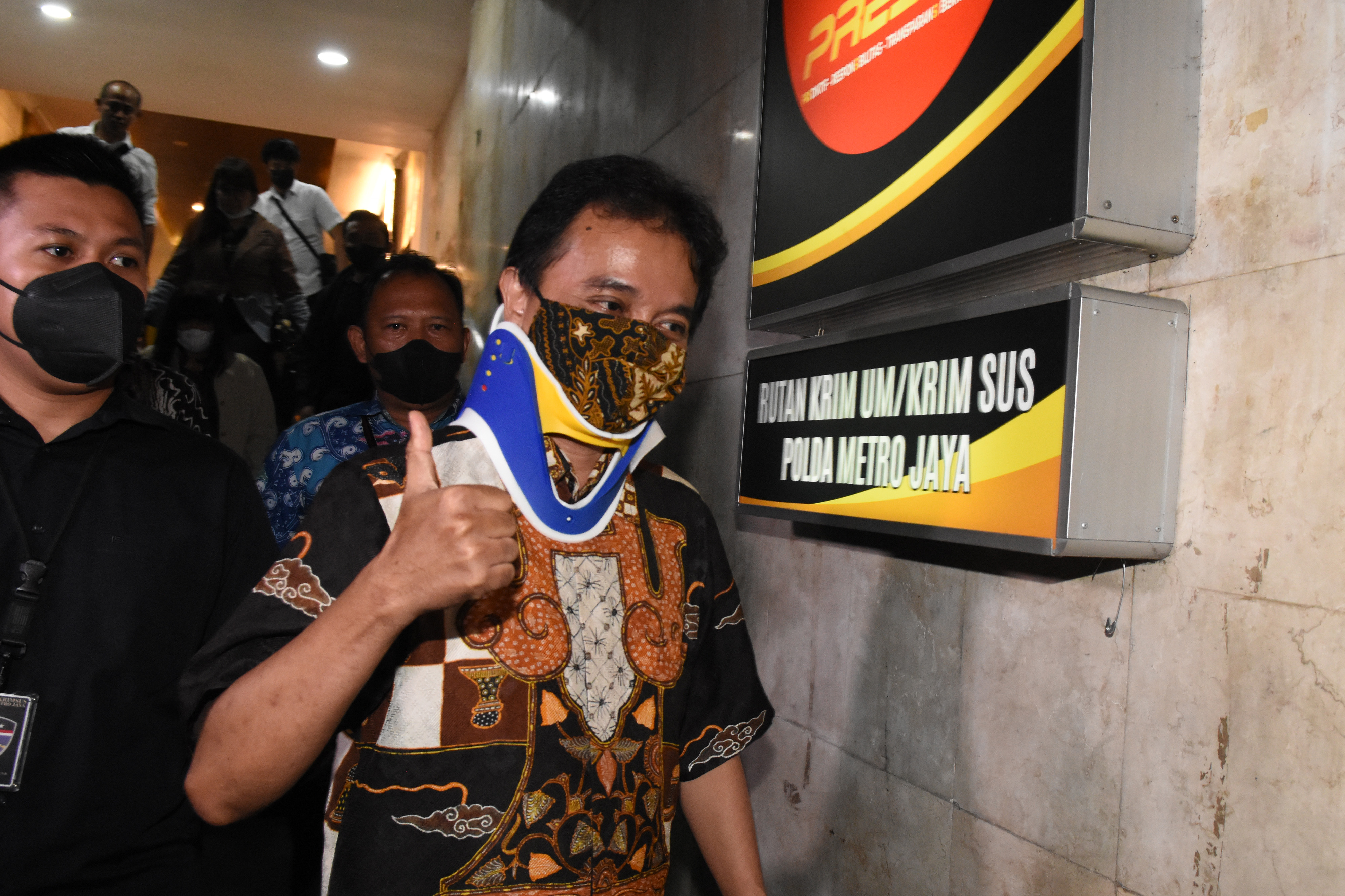 Mantan Menpora Roy Suryo menjalani pemeriksaan di Polda Metro Jaya