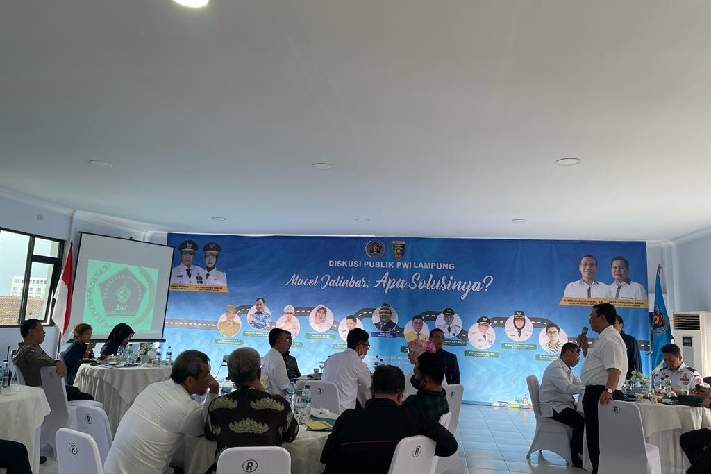 Diskusi publik yang diselenggarakan PWI Lampung bertajuk Macet Jalinbar: Apa Solusinya? di Bandarlampung, Kamis (6/10).