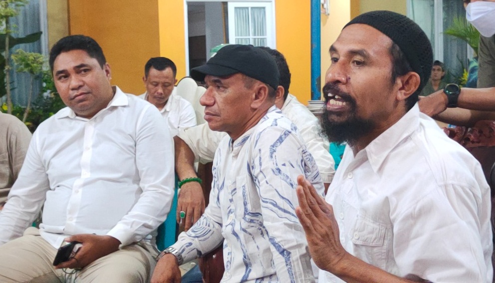 Pengacara Umar Kei, Abdul Fatah Pasolo, (kiri)